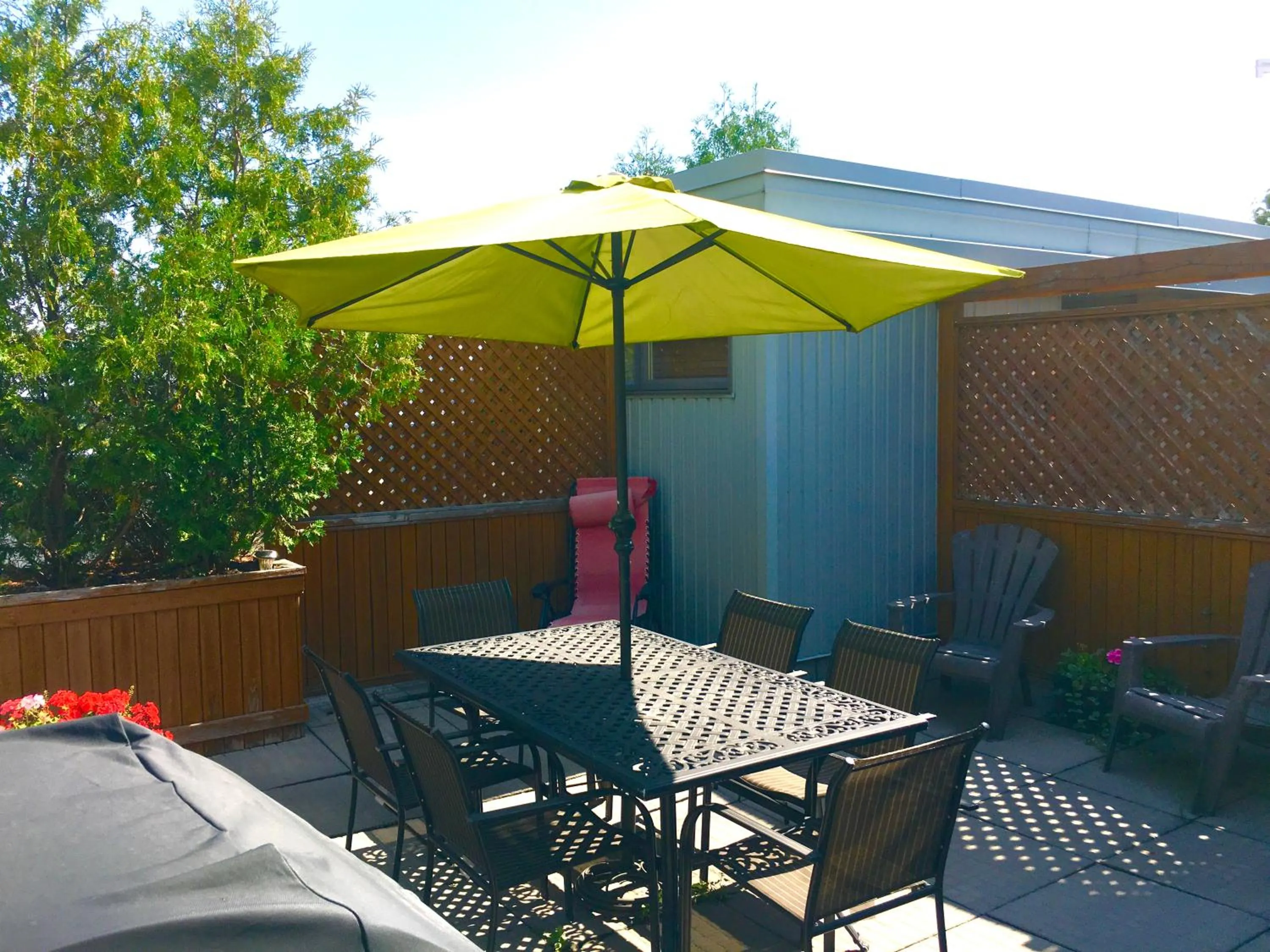 BBQ facilities in ApartHotelMontreal by Les Terrasses Saint Urbain 2225I2