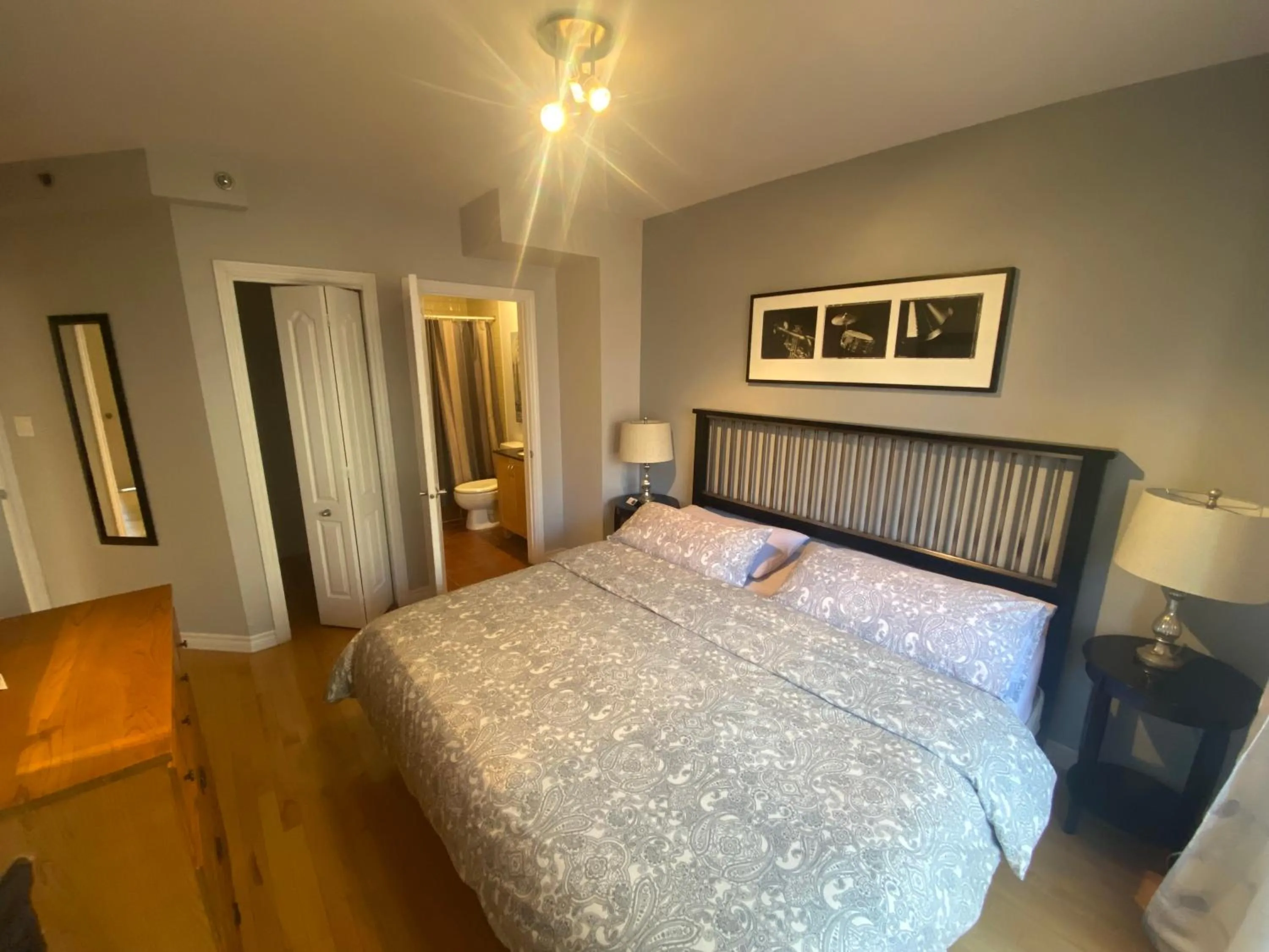 Bed in ApartHotelMontreal by Les Terrasses Saint Urbain 2225I2