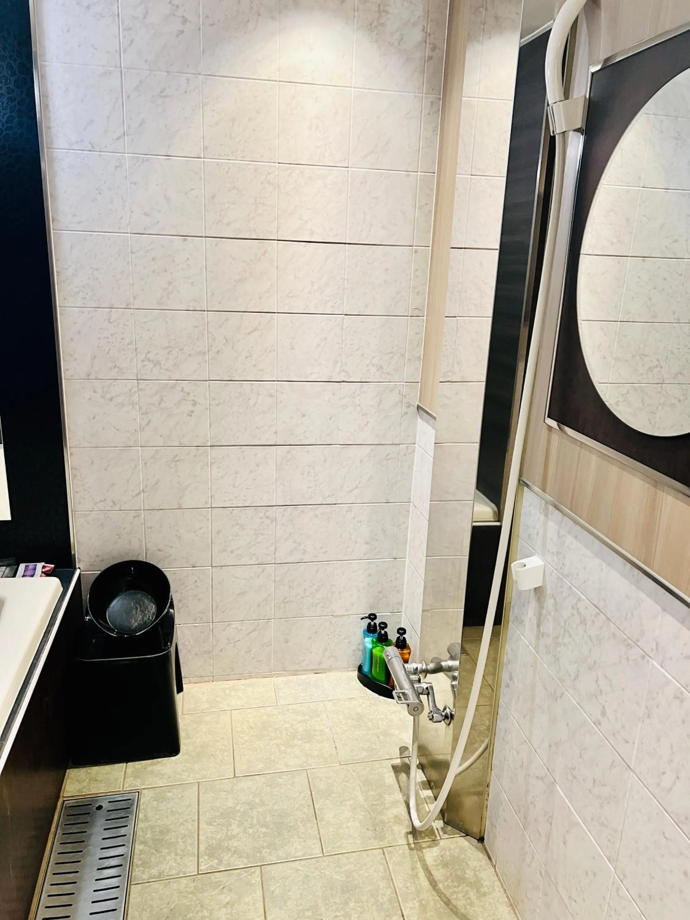 Shower in ホテル CROWN MOTEL
