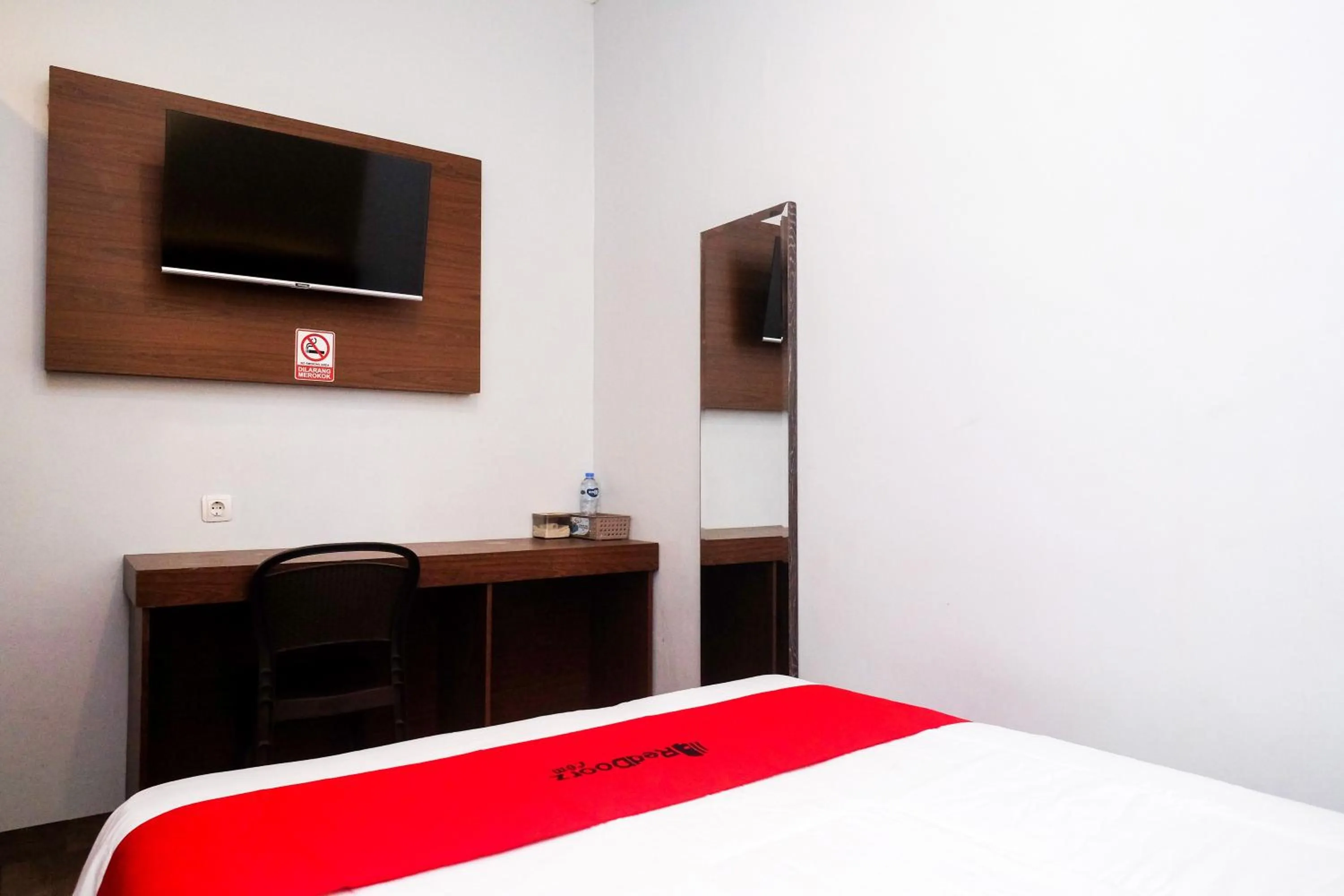 Bed in RedDoorz near Tentrem Mall Semarang