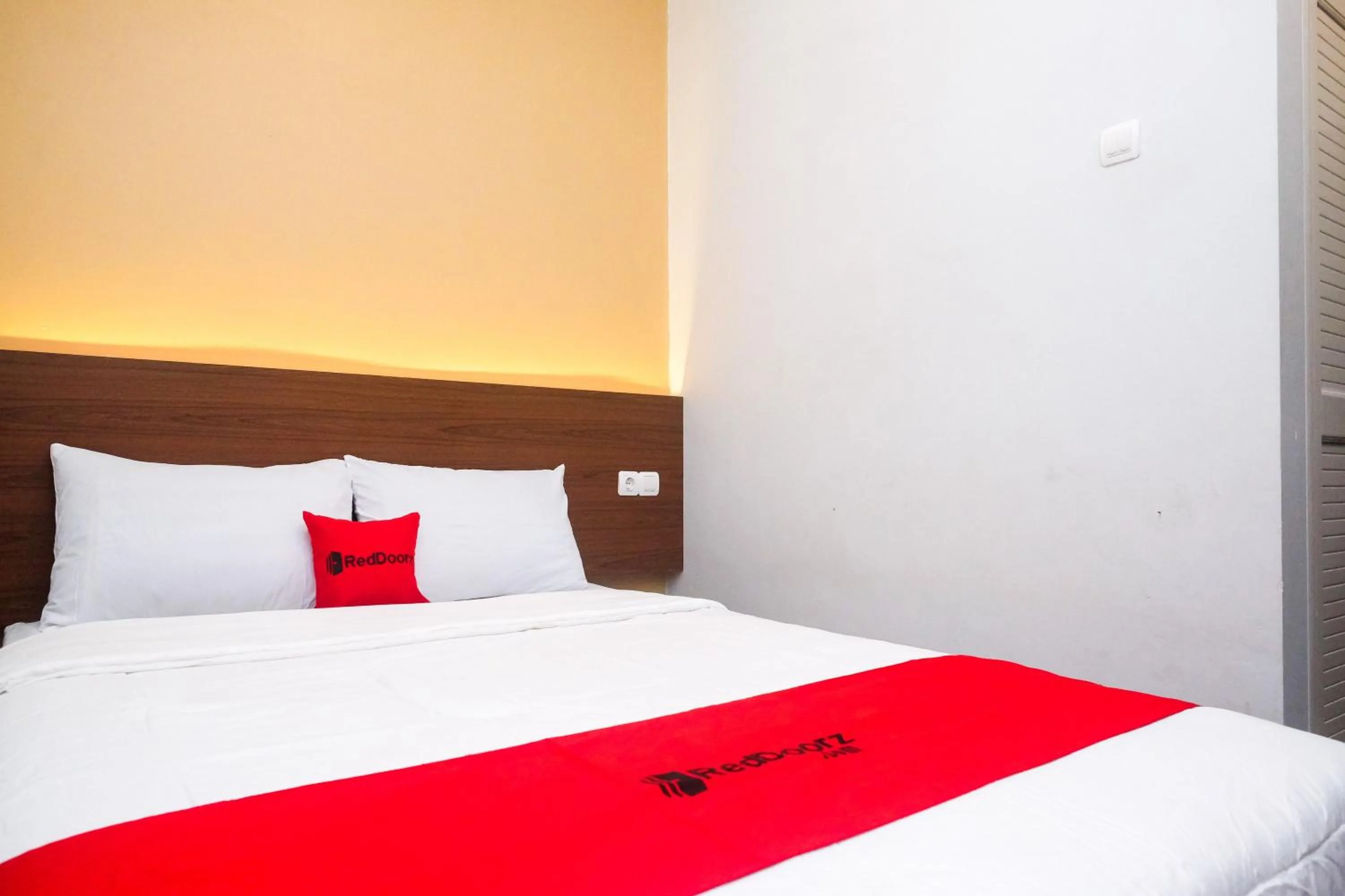Bed in RedDoorz near Tentrem Mall Semarang