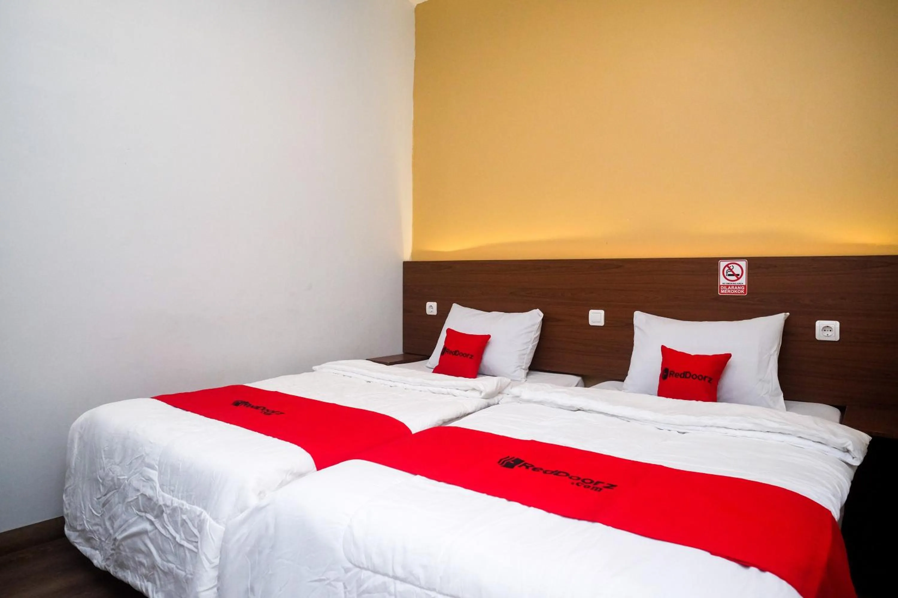 Bed in RedDoorz near Tentrem Mall Semarang