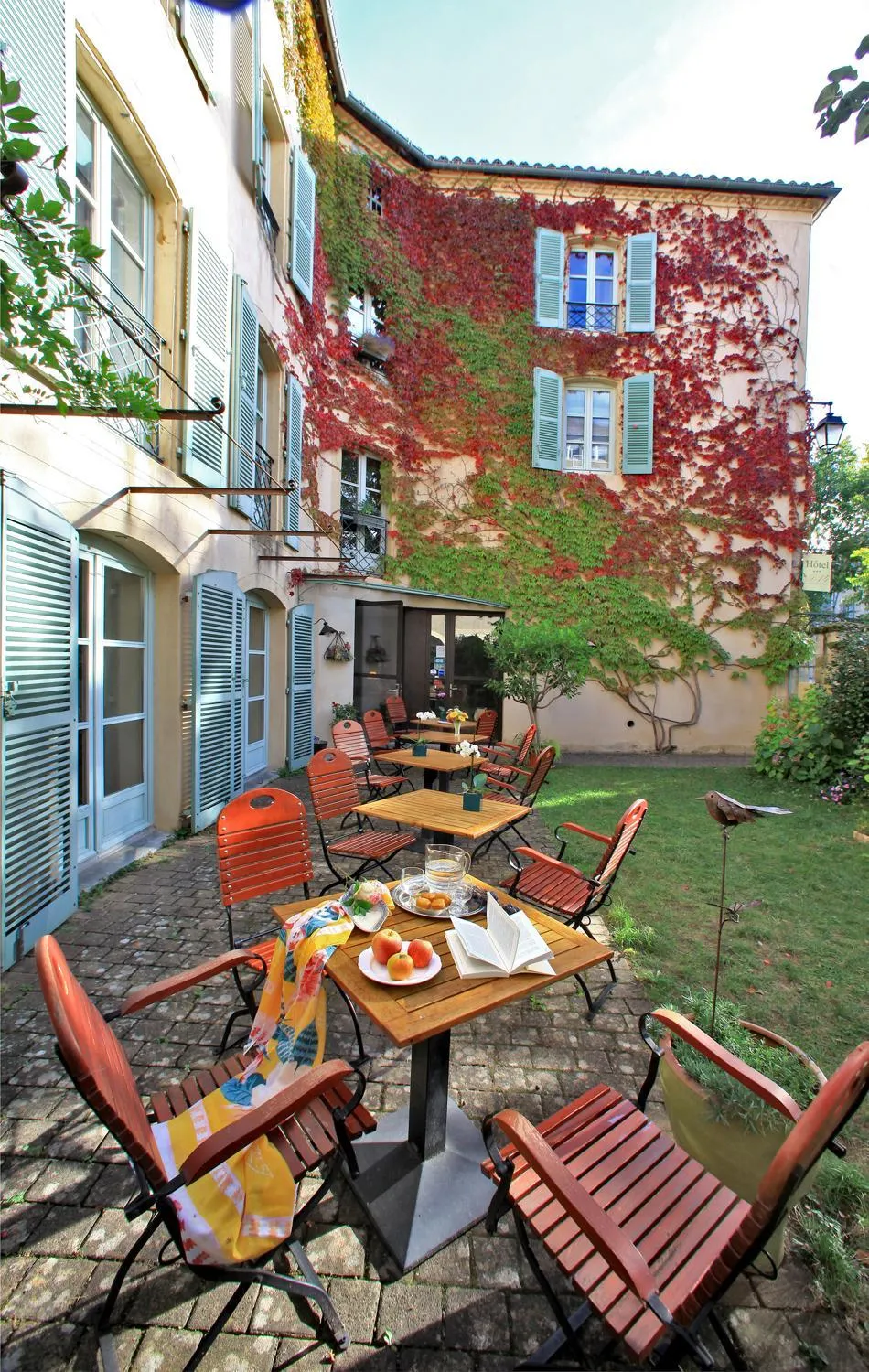 Garden in Hôtel Le Quatorze