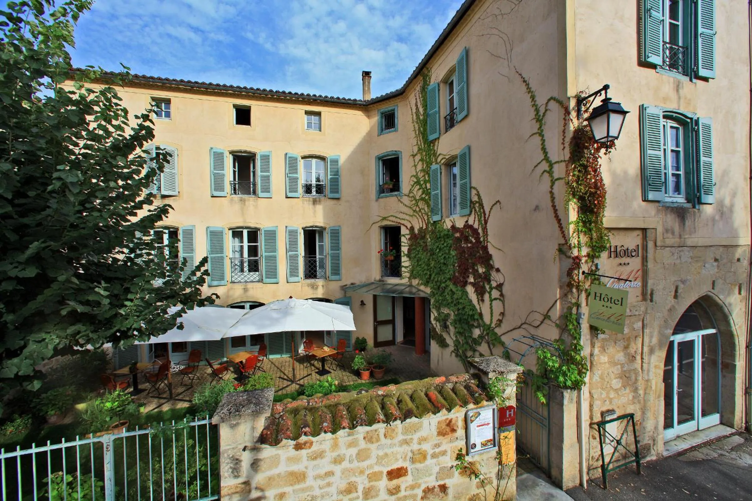Facade/entrance in Hôtel Le Quatorze