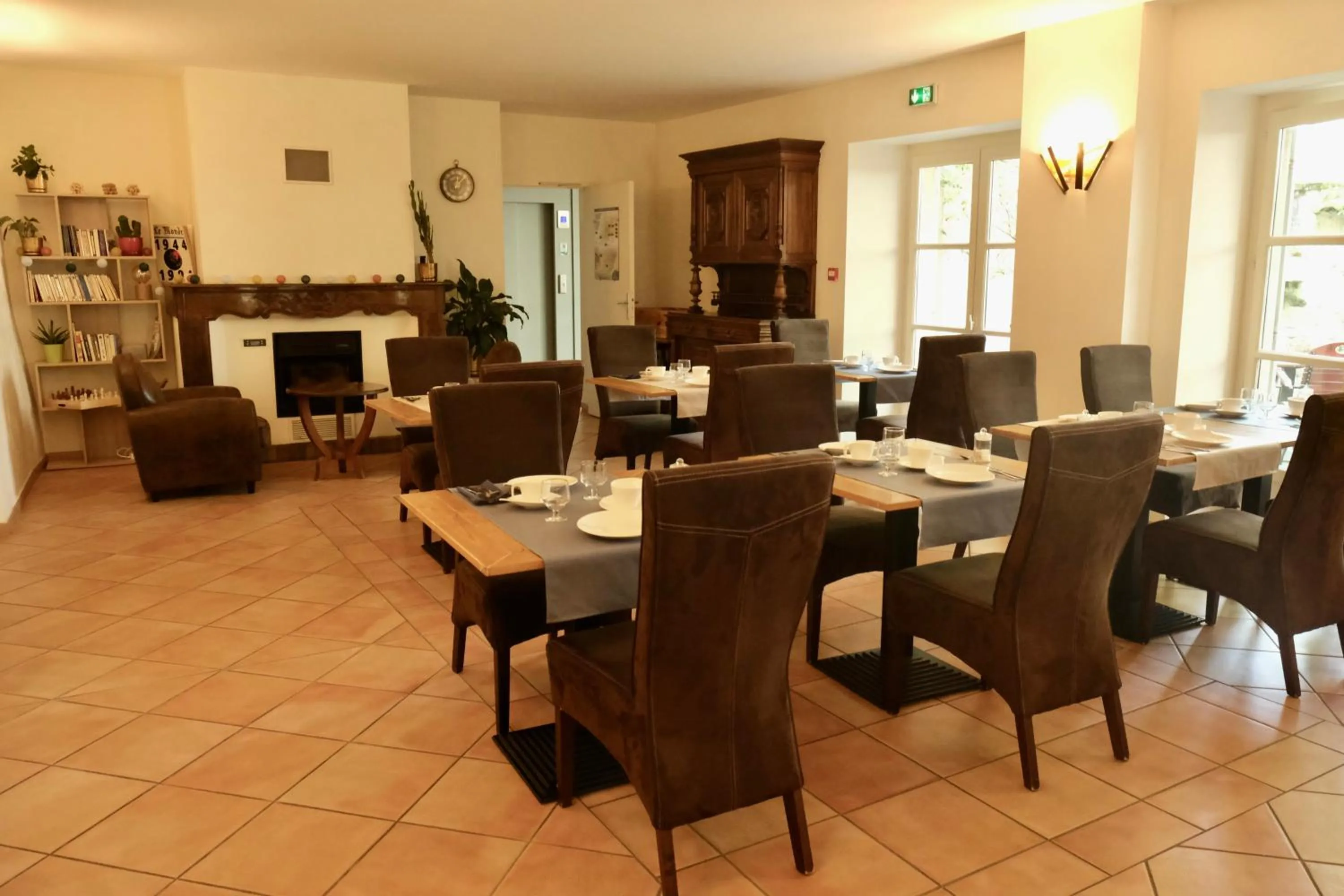 Breakfast in Hôtel Le Quatorze