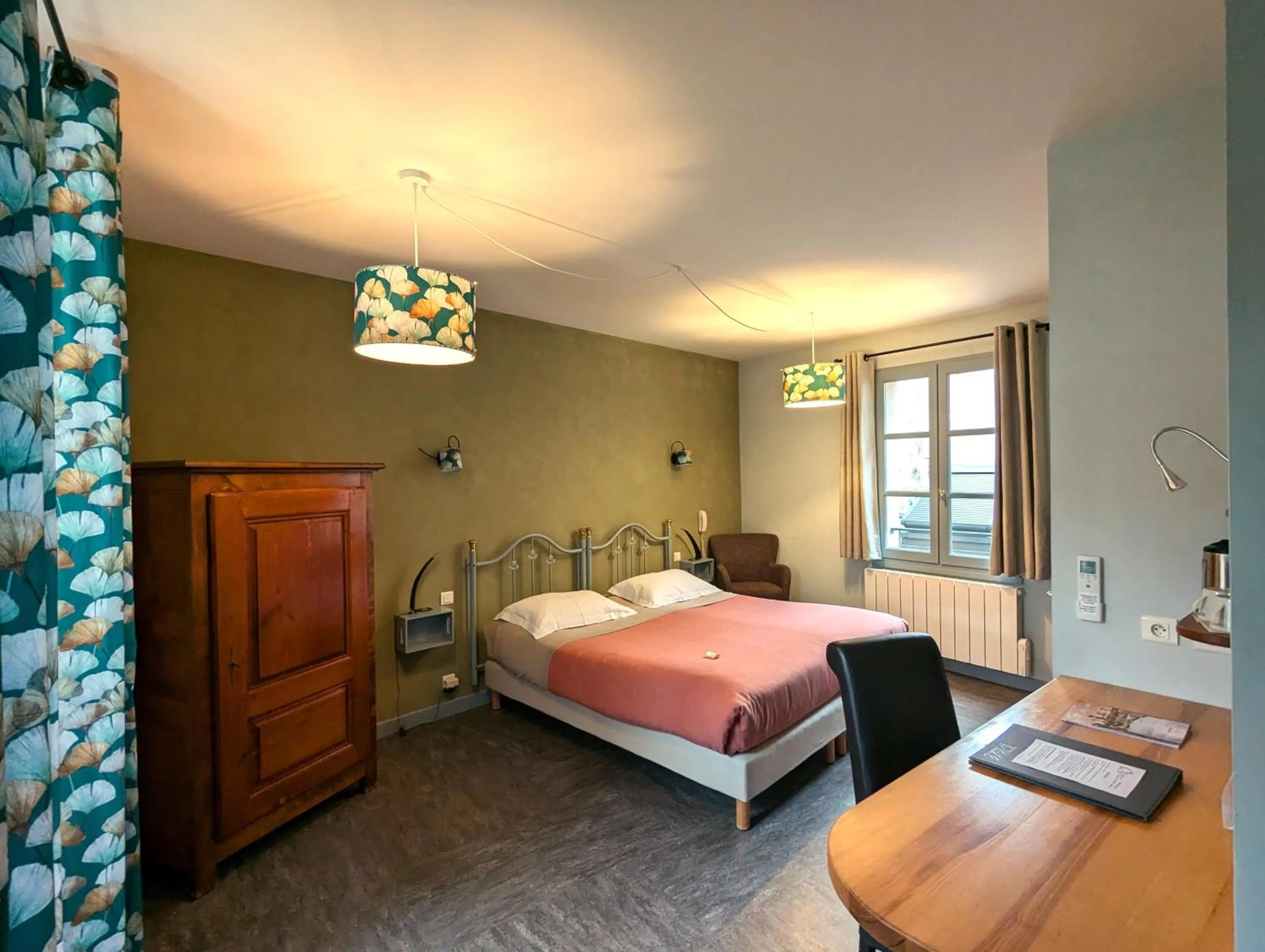 Bedroom, Bed in Hôtel Le Quatorze