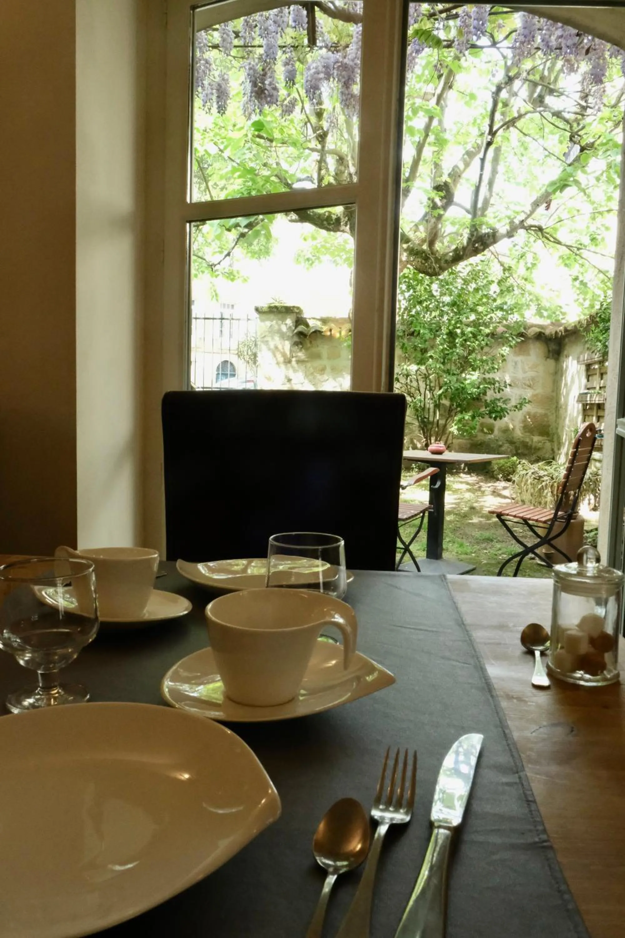 Restaurant/places to eat in Hôtel Le Quatorze