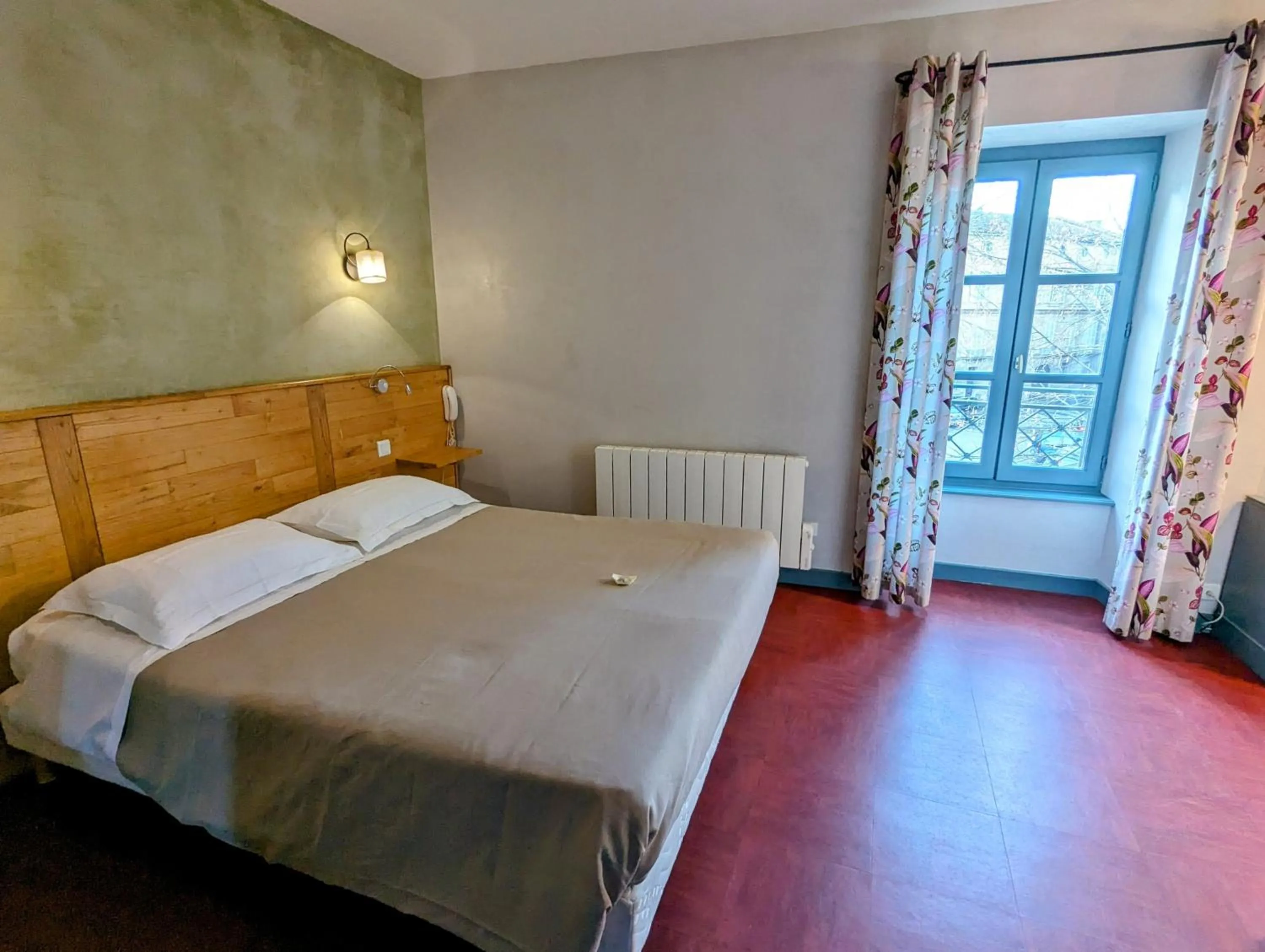 Bed in Hôtel Le Quatorze