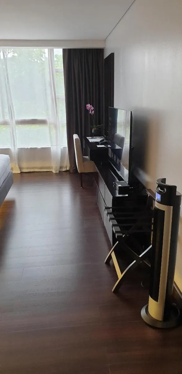 Communal lounge/ TV room in Baguio Forest Lodge at Camp John Hay 002