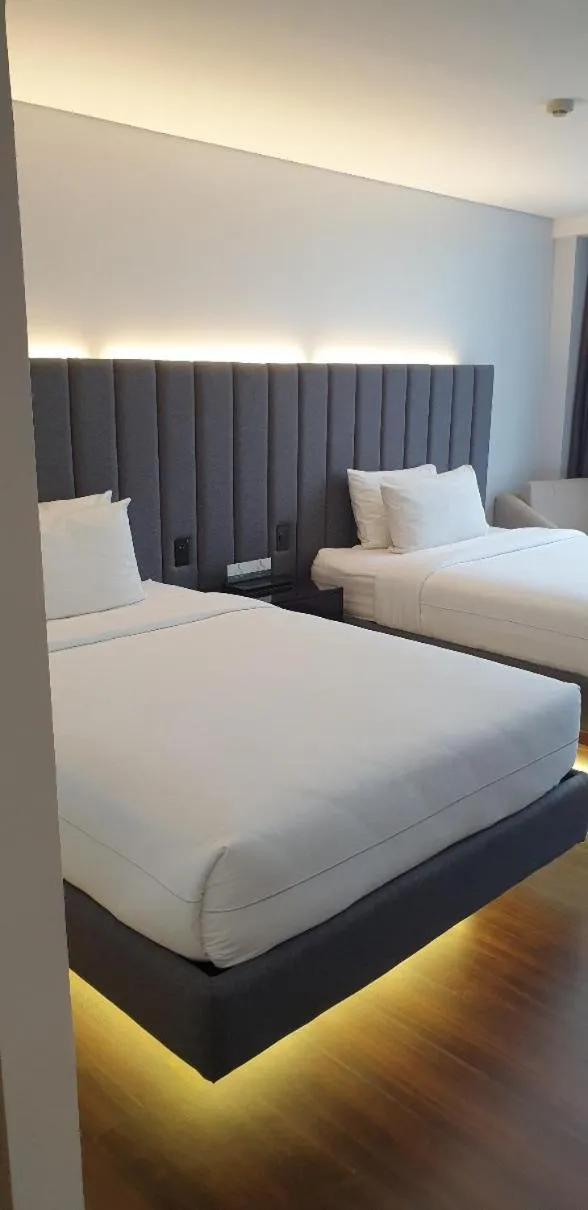 Bed in Baguio Forest Lodge at Camp John Hay 002