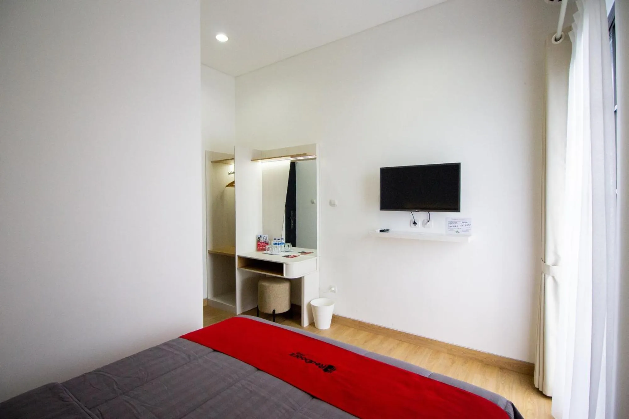 Bed in RedDoorz Plus near JCM Yogyakarta 2