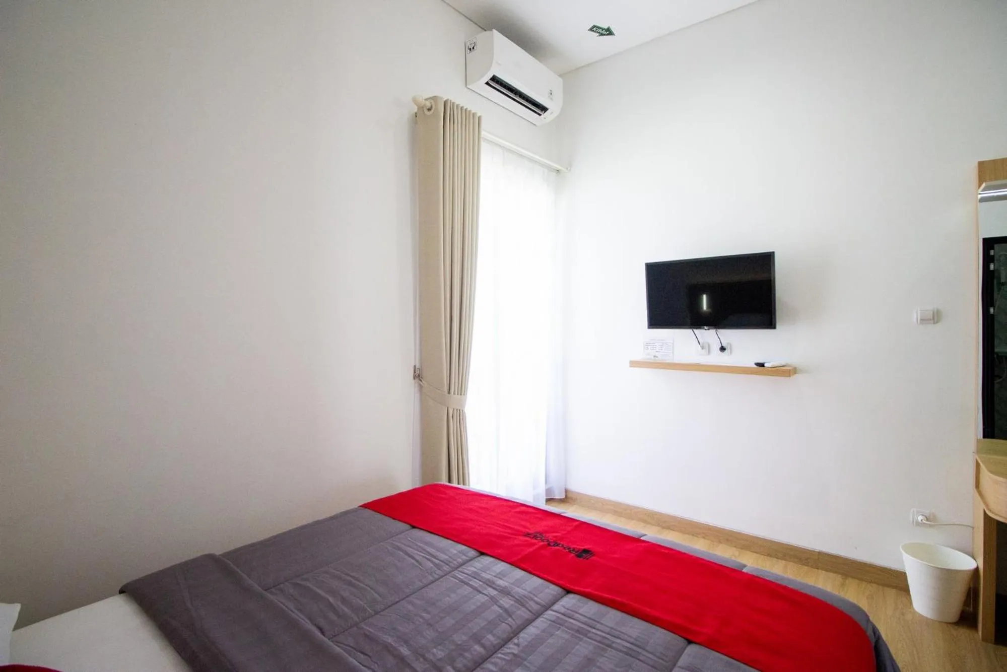 Bed in RedDoorz Plus near JCM Yogyakarta 2