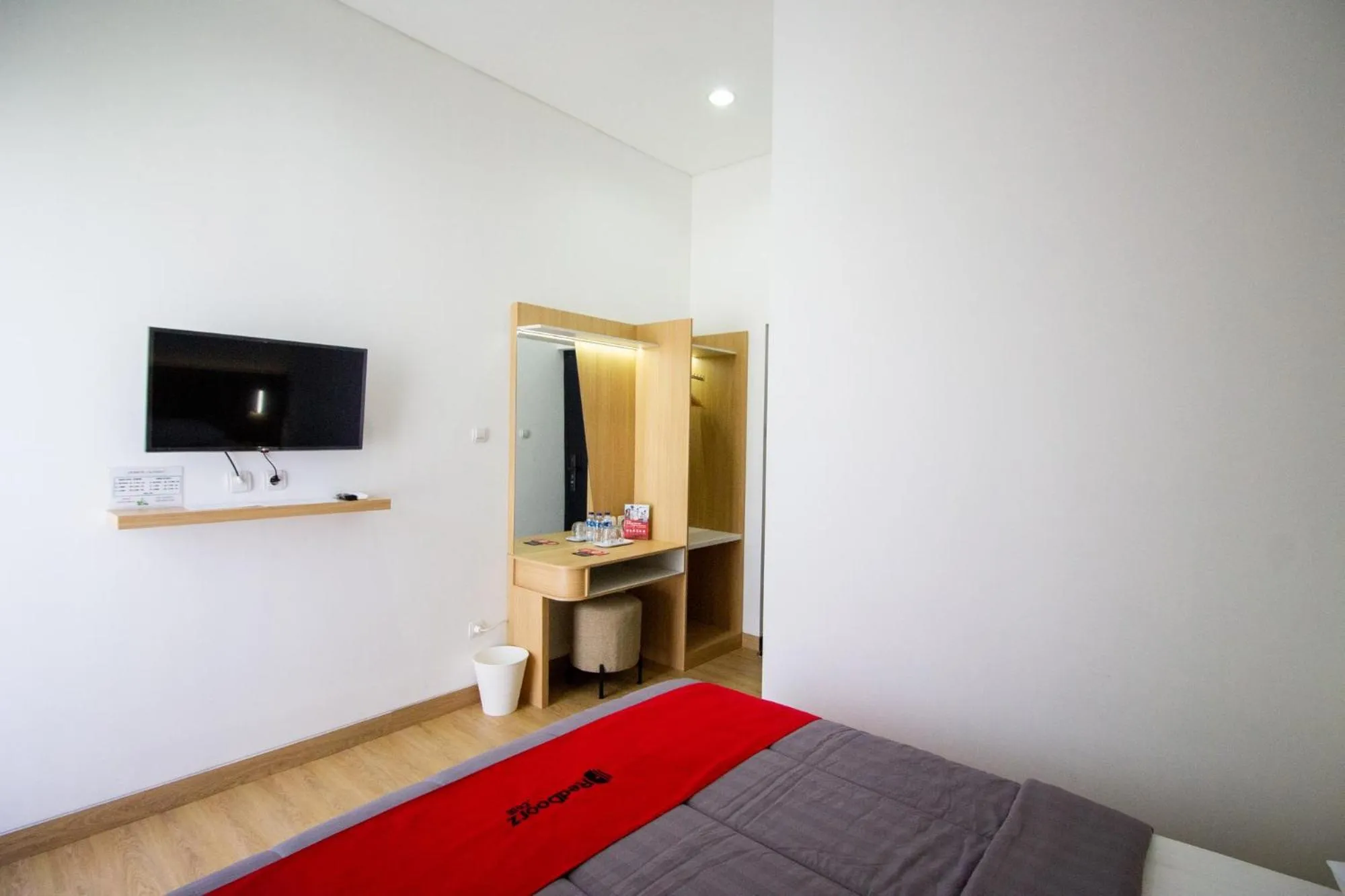 Bed in RedDoorz Plus near JCM Yogyakarta 2