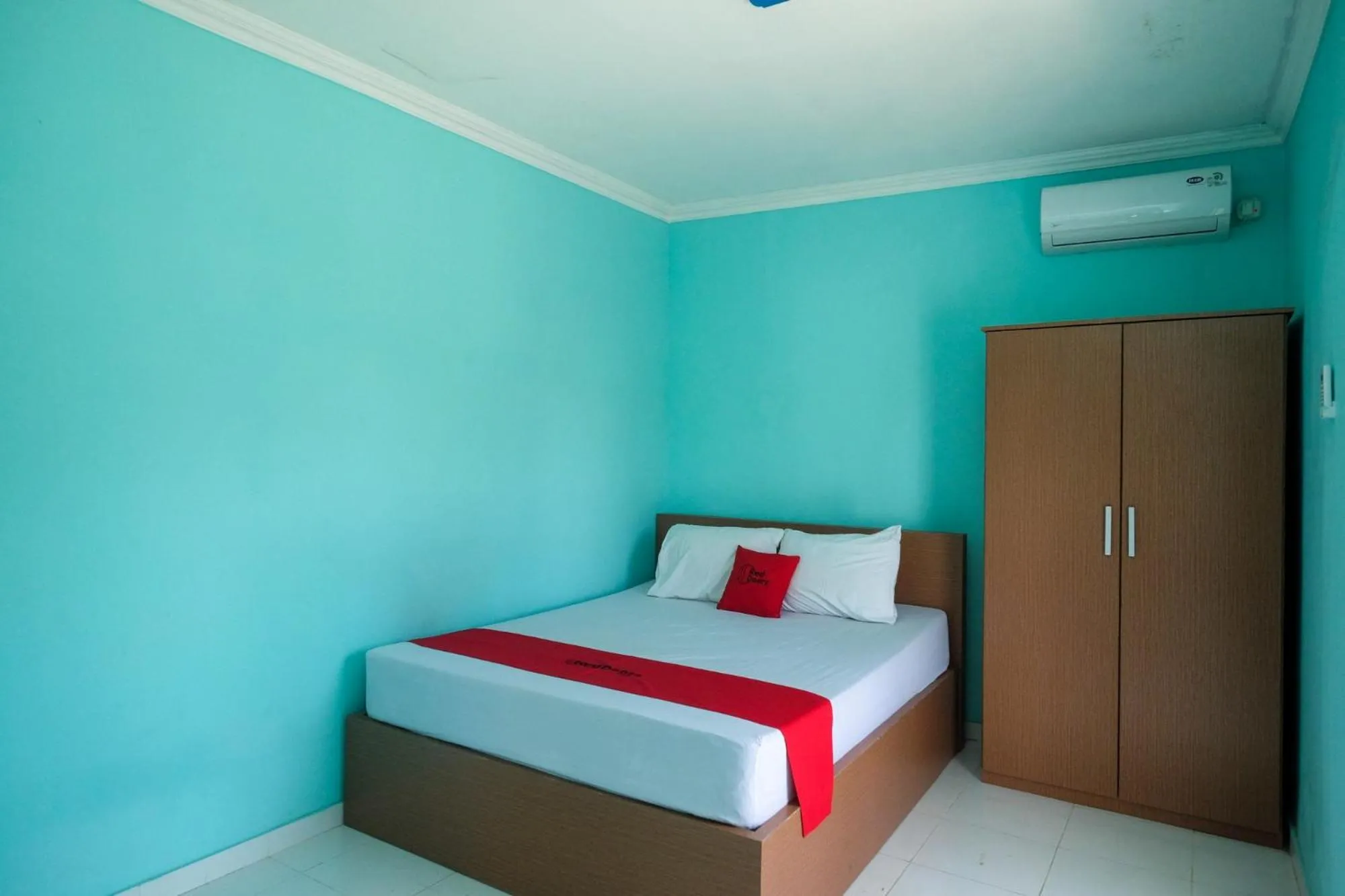 Bed in RedDoorz @ Jakal Atas KM 7