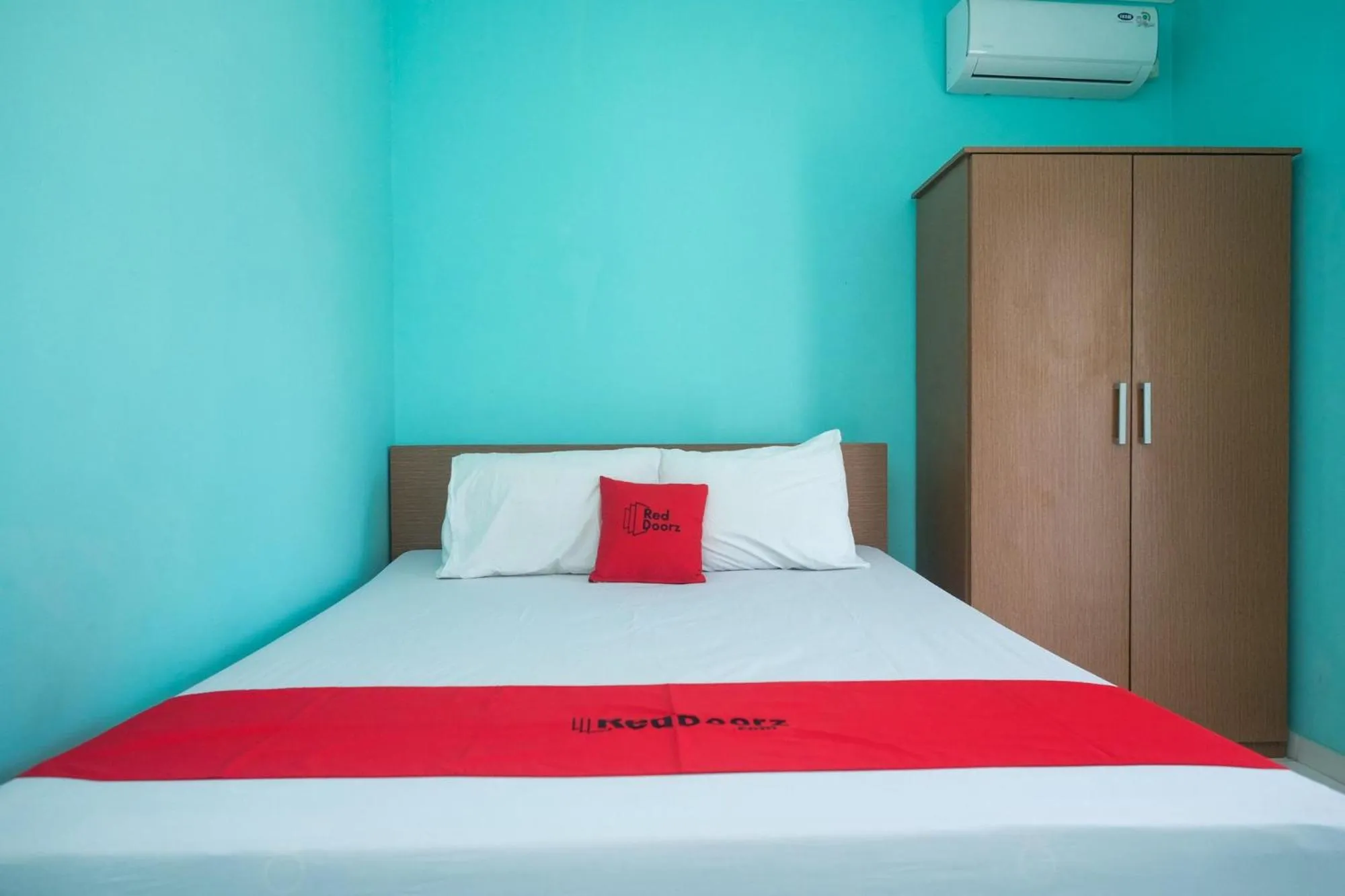 Bed in RedDoorz @ Jakal Atas KM 7