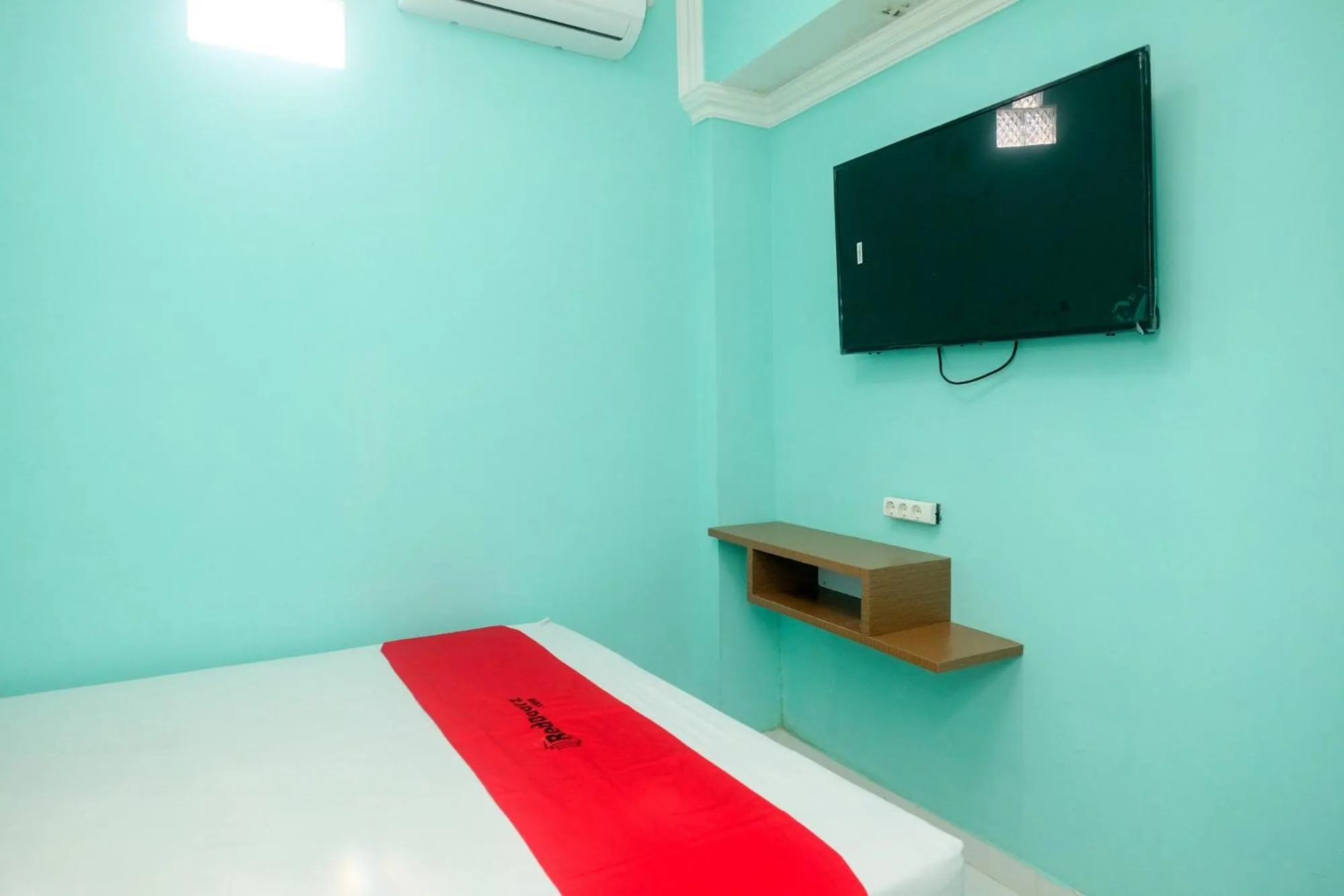 Bed in RedDoorz @ Jakal Atas KM 7