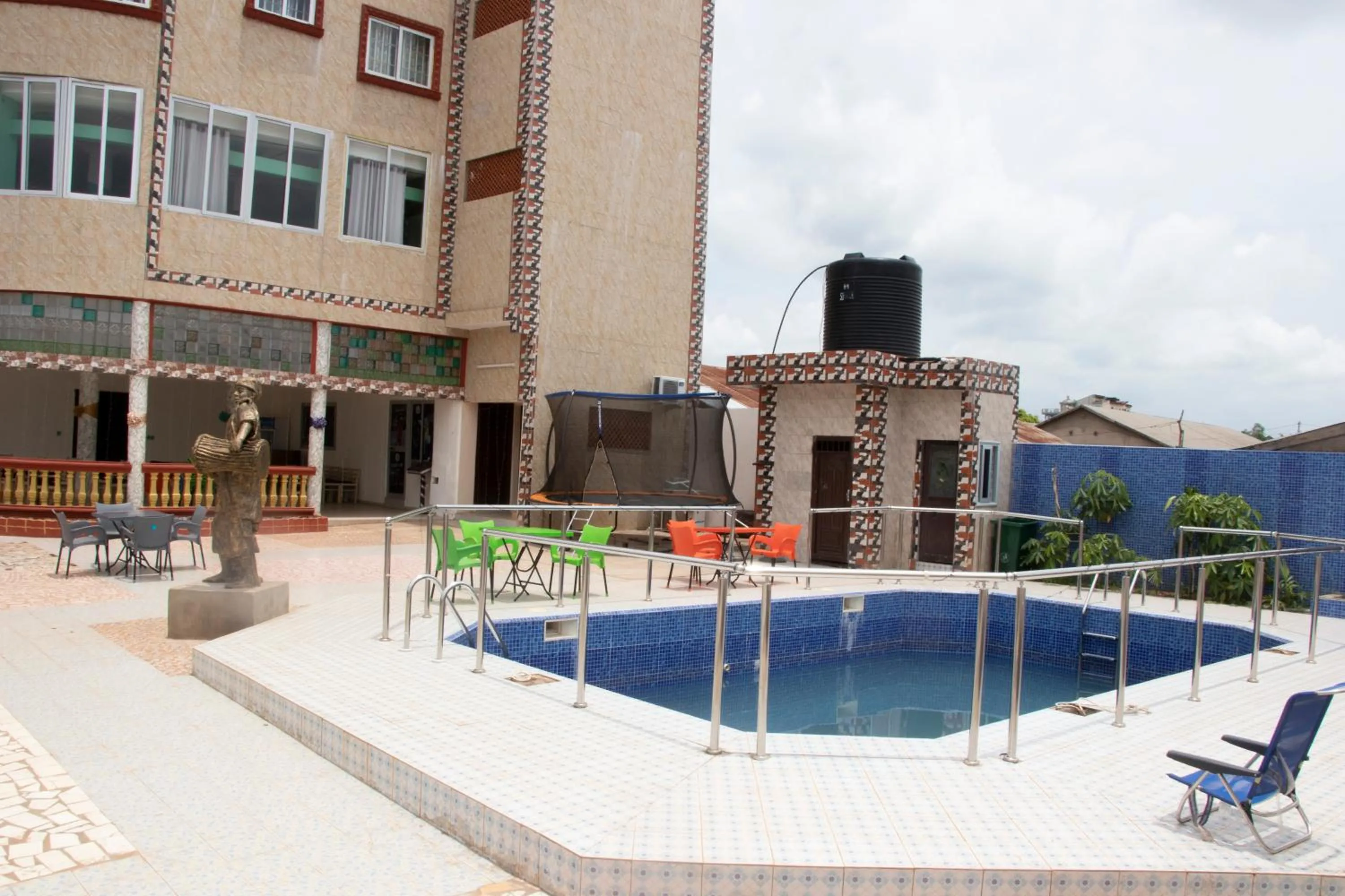 Swimming pool in Alafia Hotel Ketou