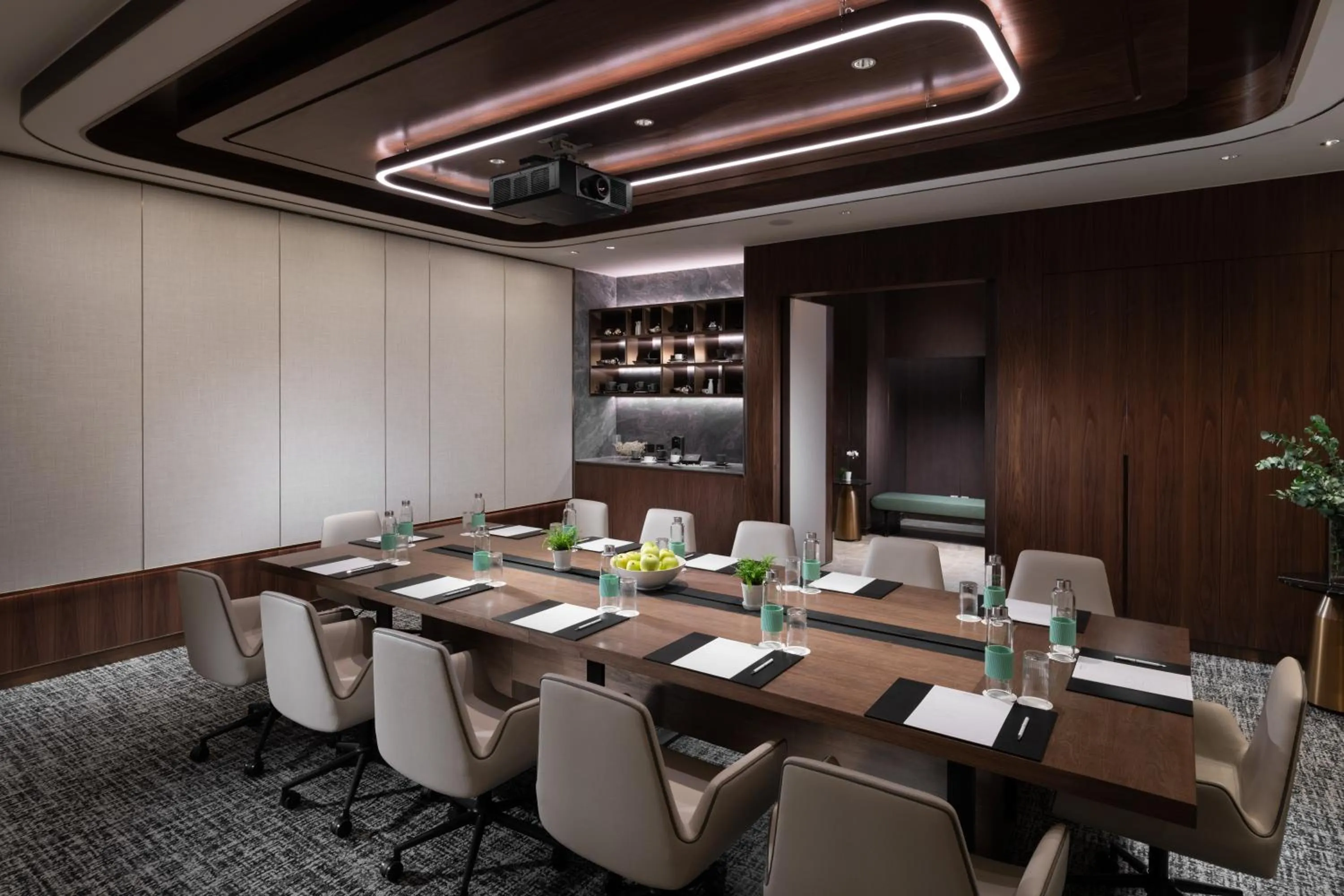 Business facilities in Dorsett Kai Tak