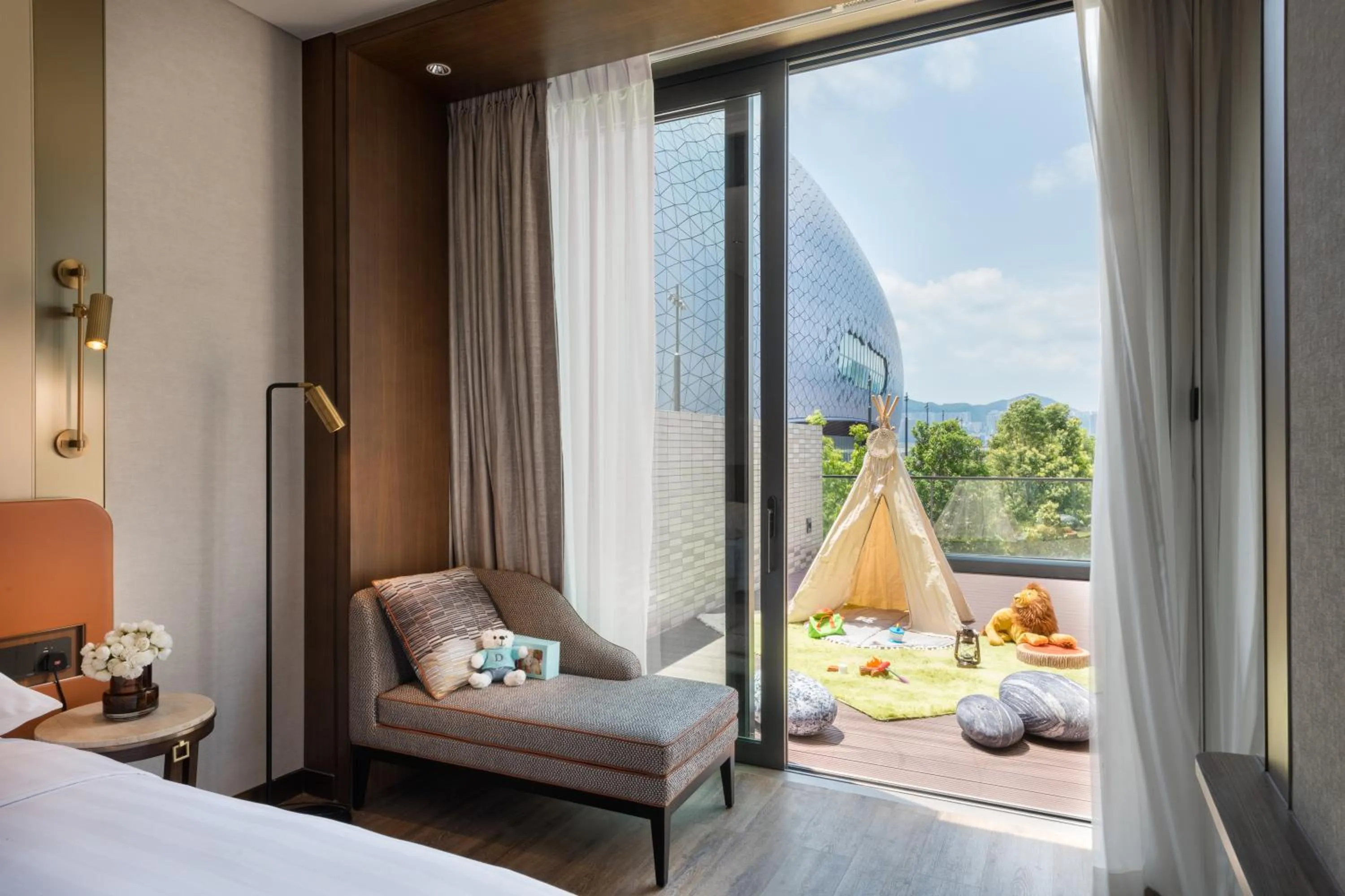 Day, Bed in Dorsett Kai Tak