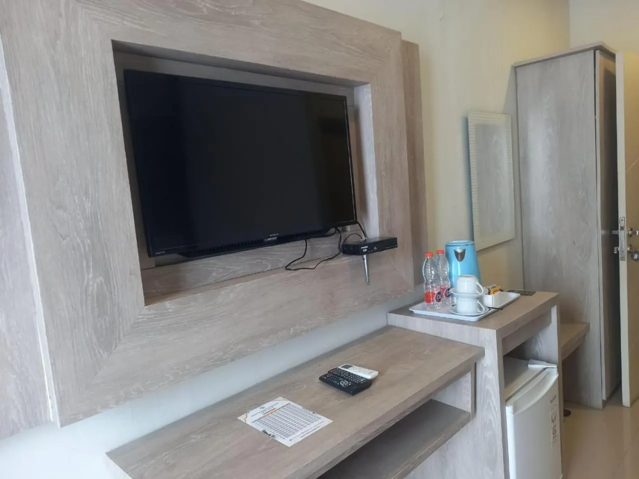 TV and multimedia in Urbanview Hotel Dedy Jaya Brebes