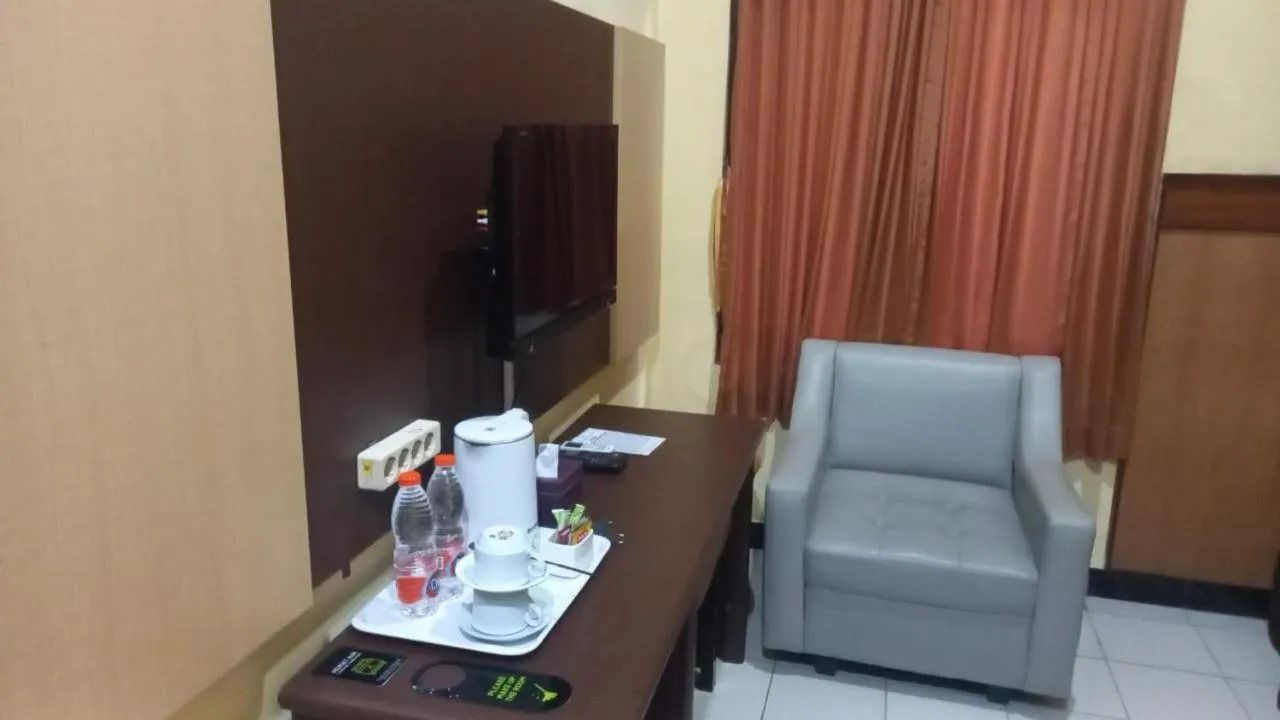 Seating area in Urbanview Hotel Dedy Jaya Brebes