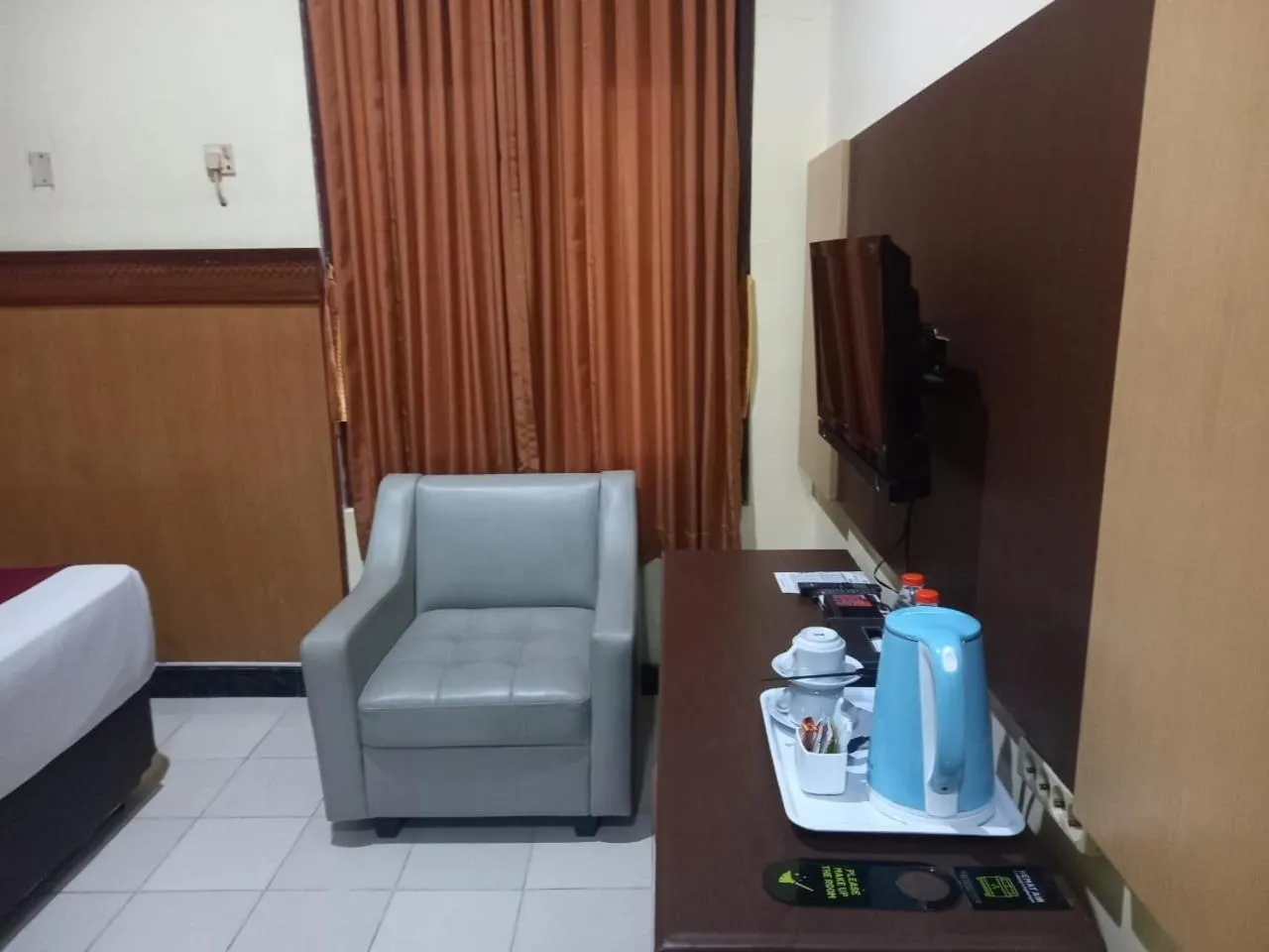 Seating area in Urbanview Hotel Dedy Jaya Brebes