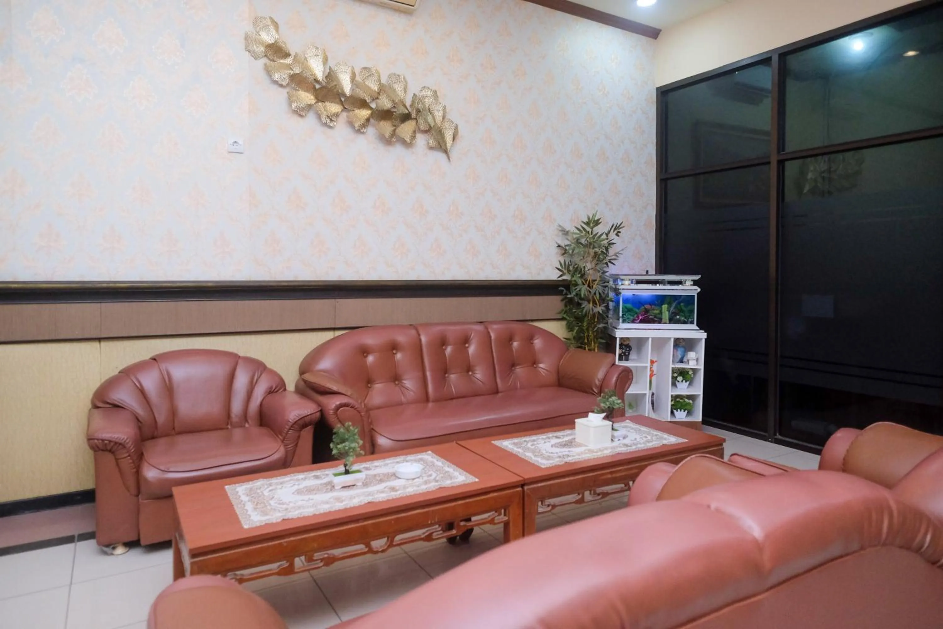 Seating area in Urbanview Hotel Dedy Jaya Brebes