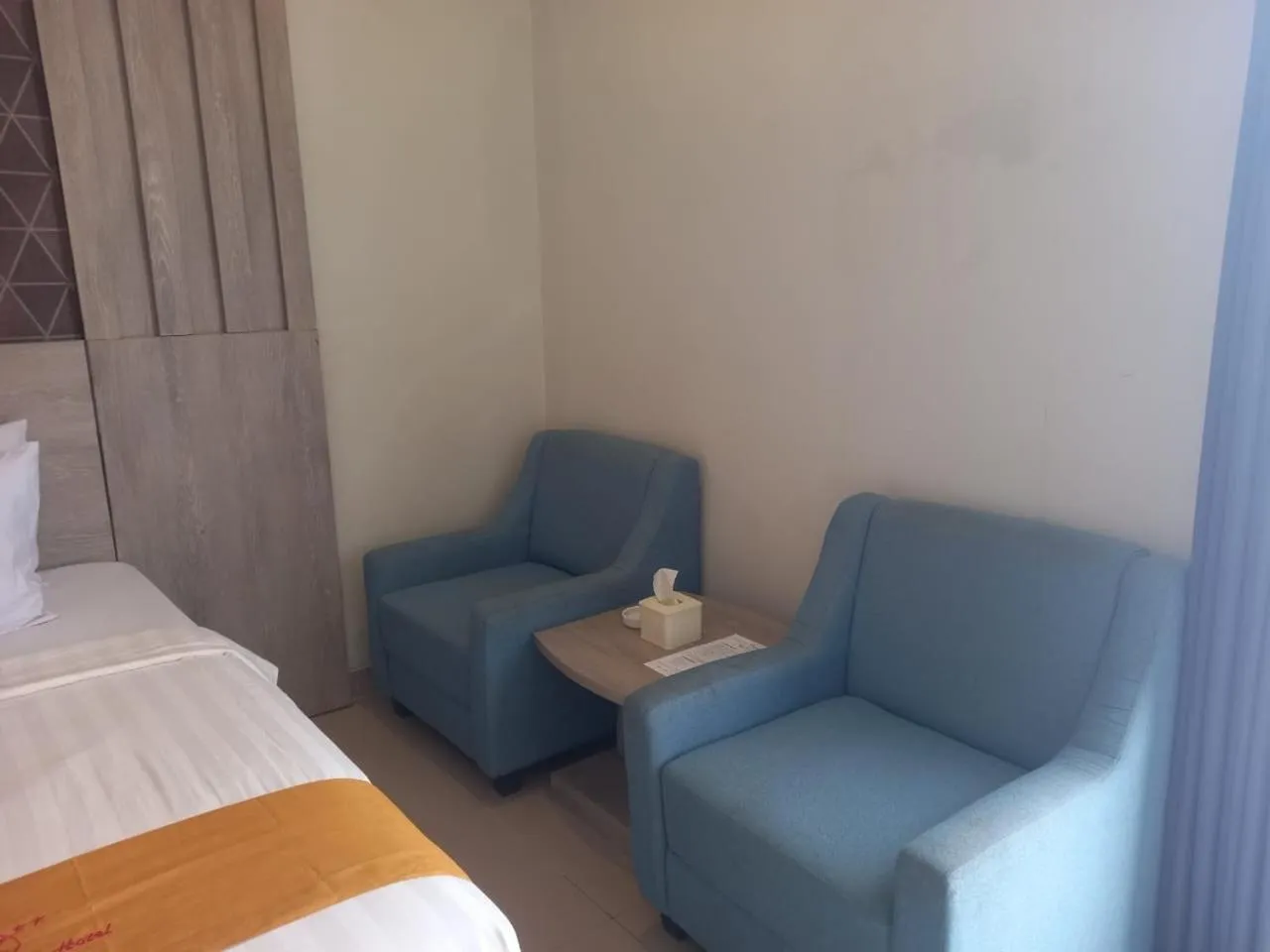 Seating area, Bed in Urbanview Hotel Dedy Jaya Brebes