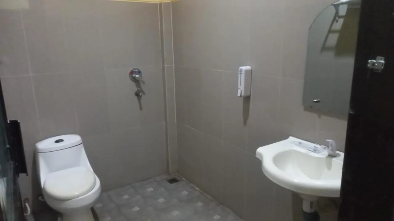 Bathroom in Urbanview Hotel Dedy Jaya Brebes