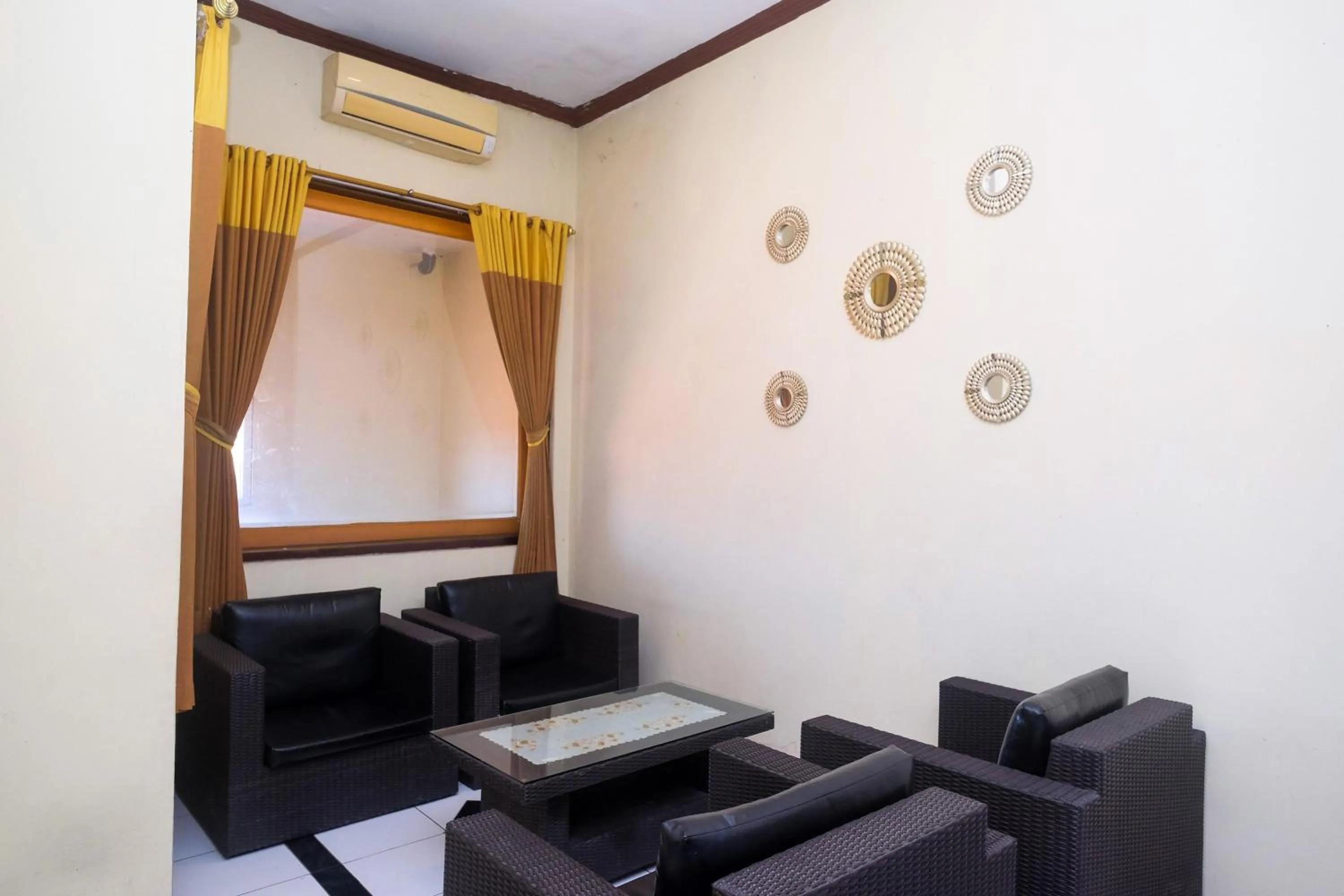 Seating area in Urbanview Hotel Dedy Jaya Brebes
