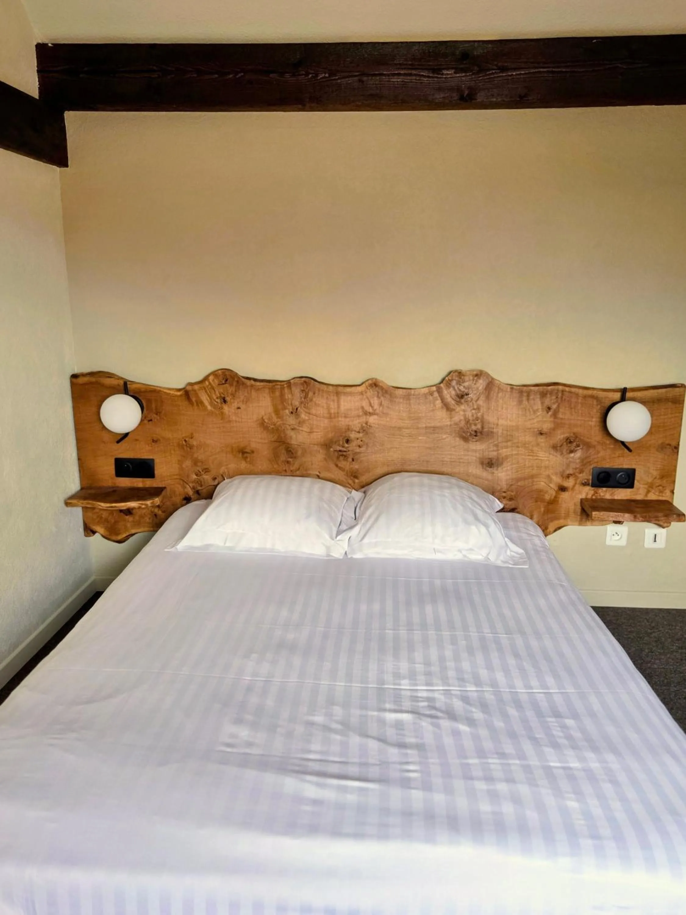 Bed in Hotel le Chasseur