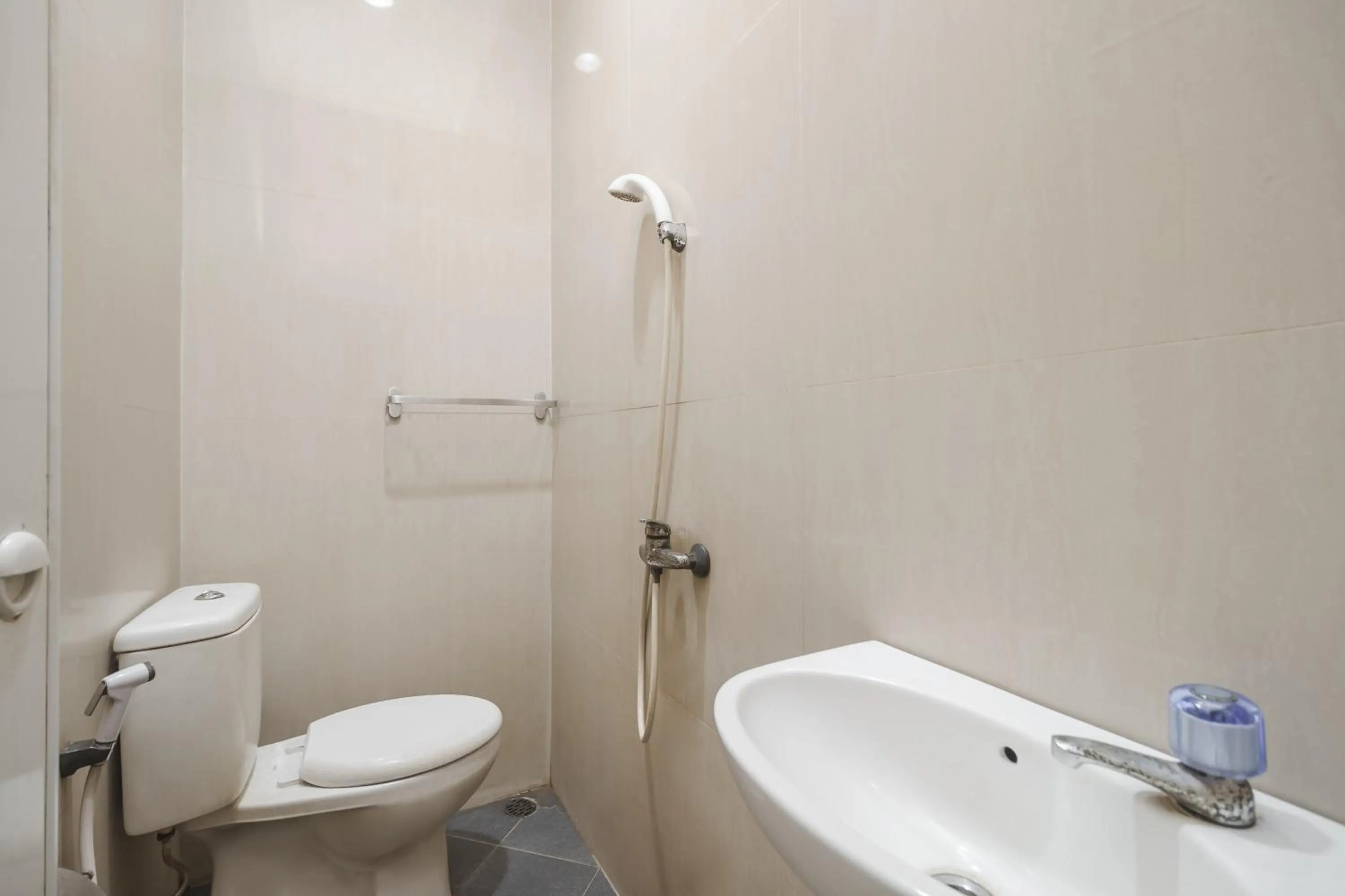 Shower in Reddoorz Syariah Near Kantor Pajak Telanaipura Jambi