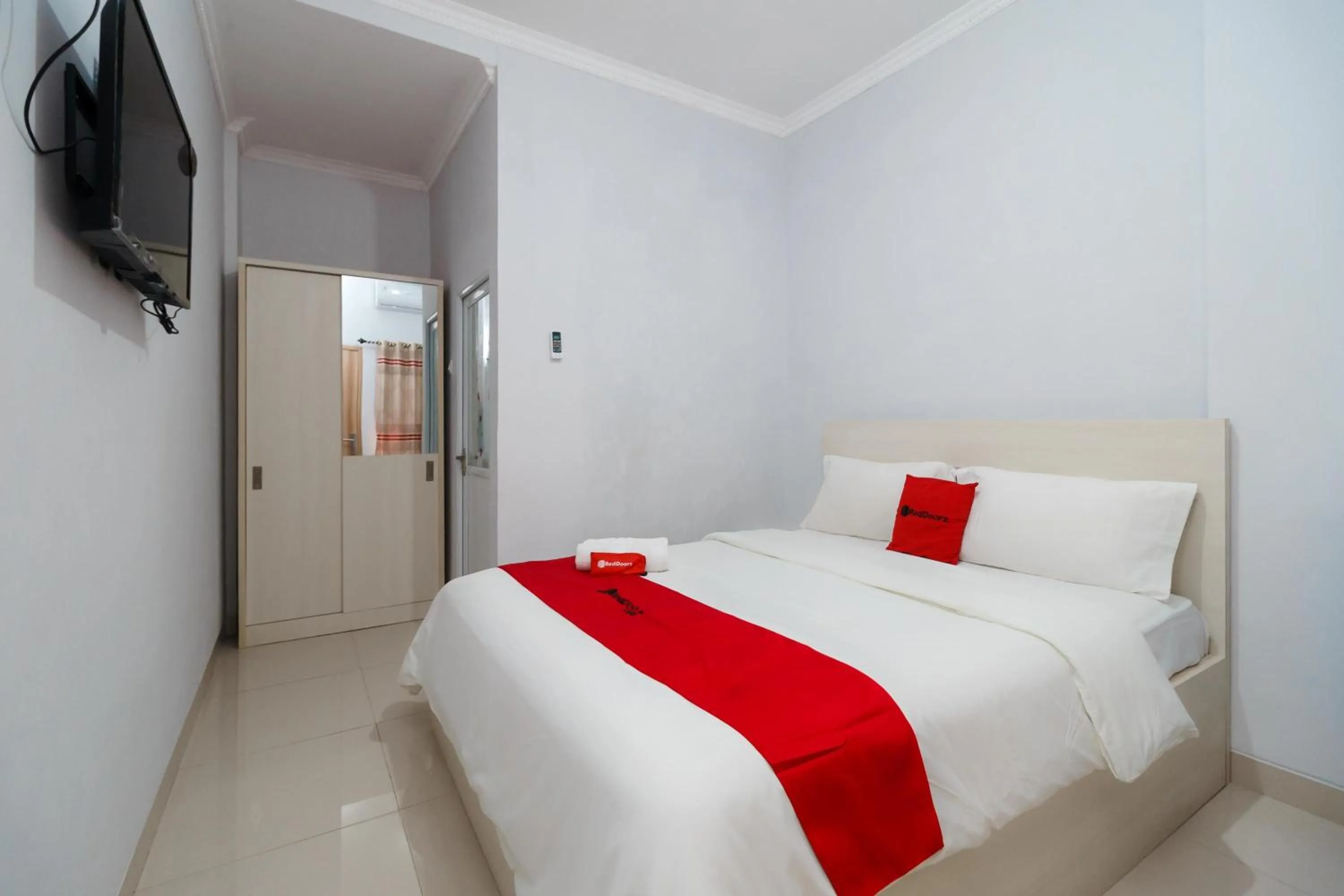 Bedroom, Bed in Reddoorz Syariah Near Kantor Pajak Telanaipura Jambi