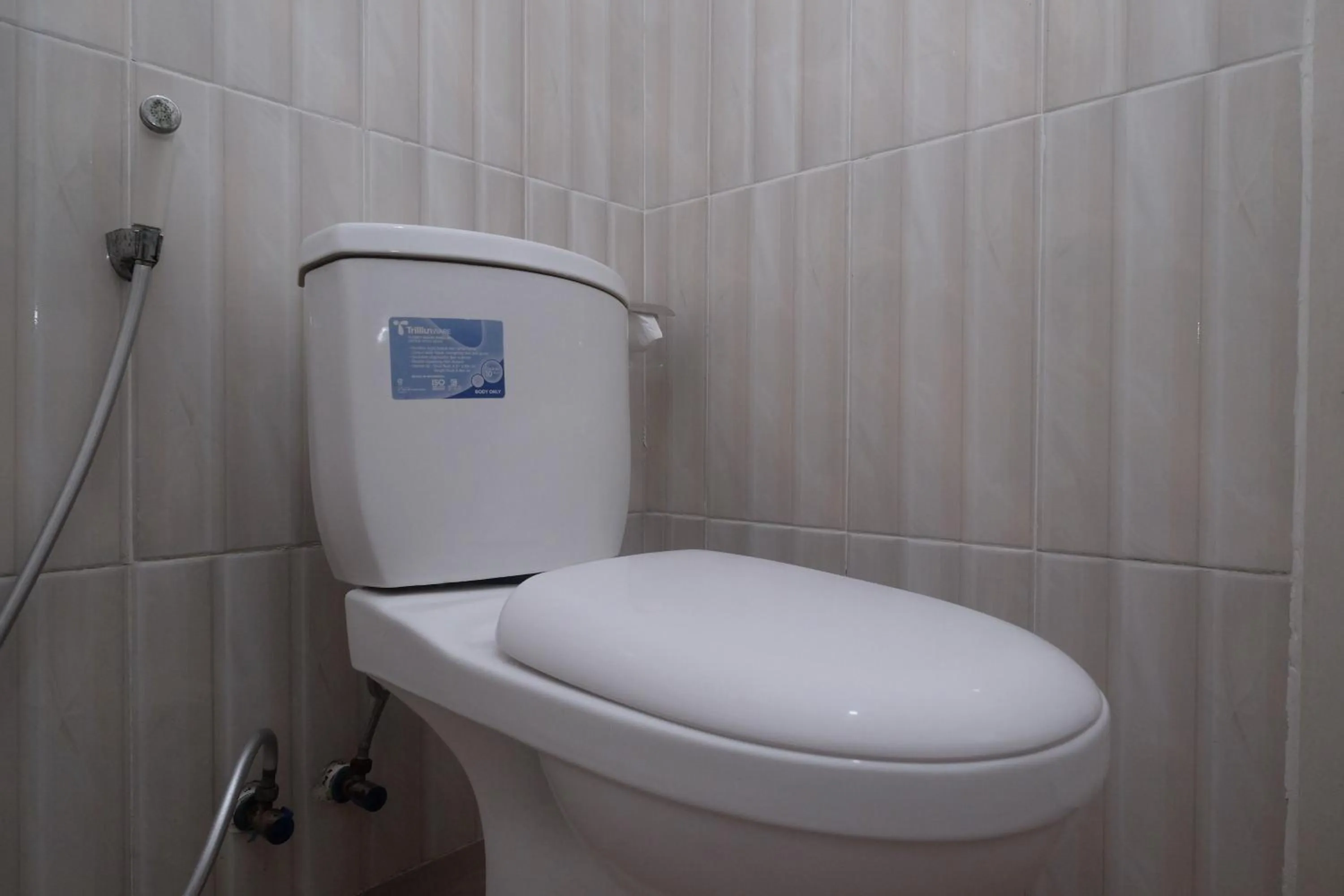 Bathroom in Urbanview Hotel DJ Inn Tegal