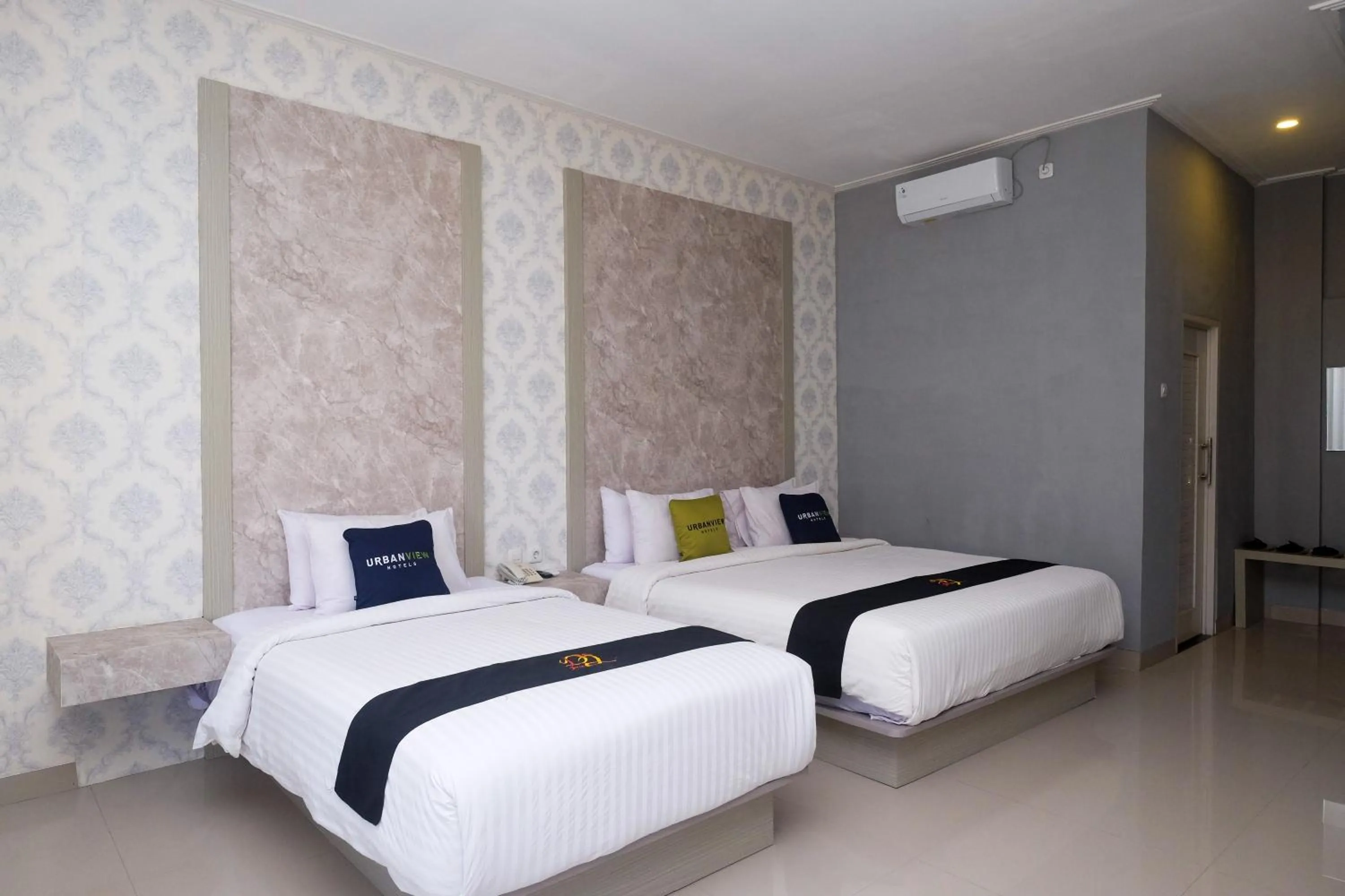 Bed in Urbanview Hotel DJ Inn Tegal