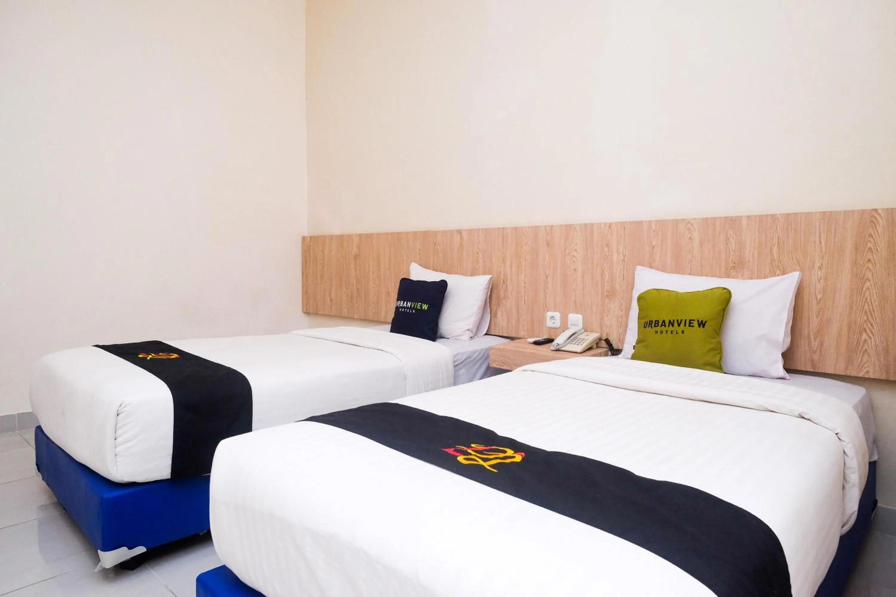 Bed in Urbanview Hotel DJ Inn Tegal