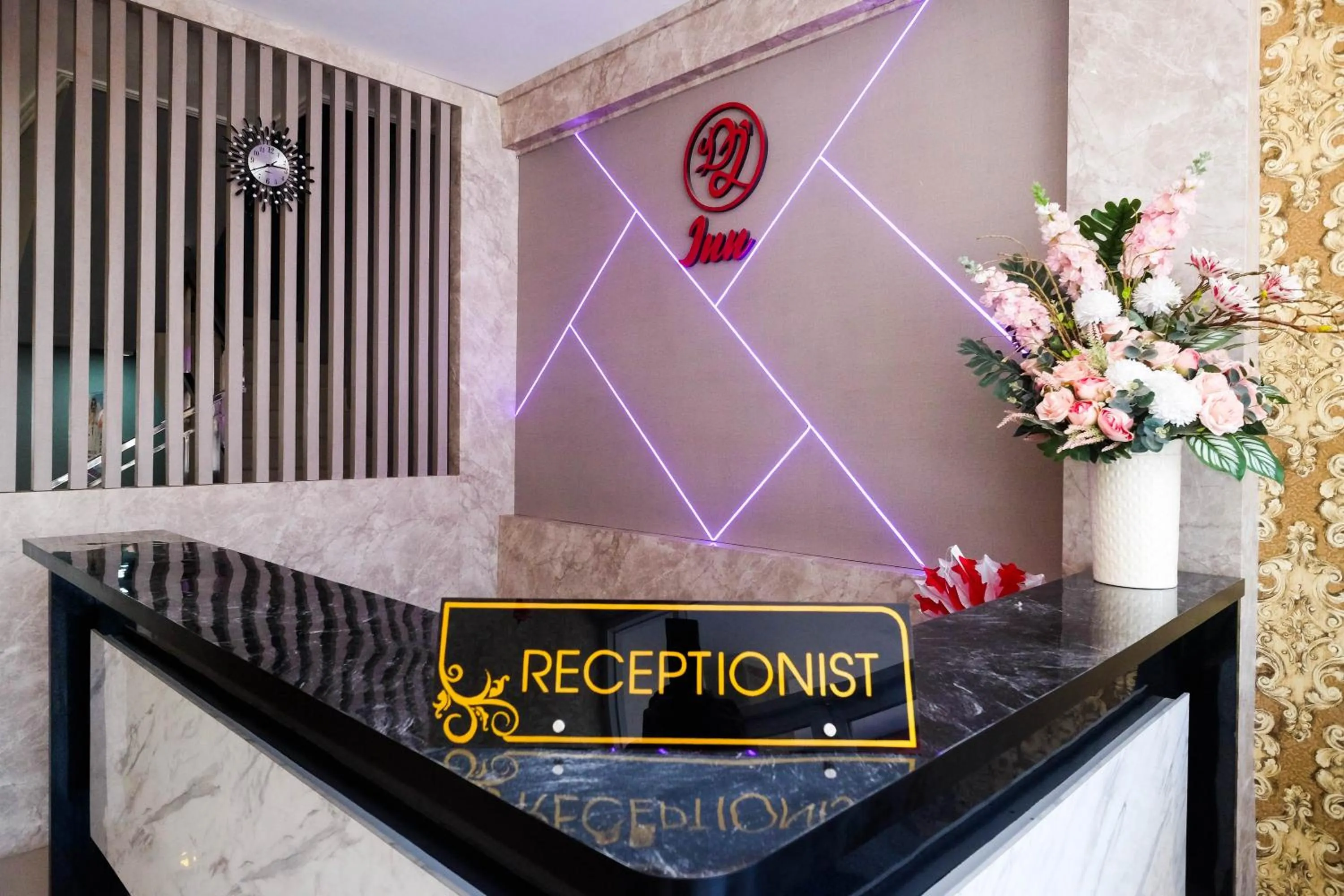 Lobby or reception in Urbanview Hotel DJ Inn Tegal