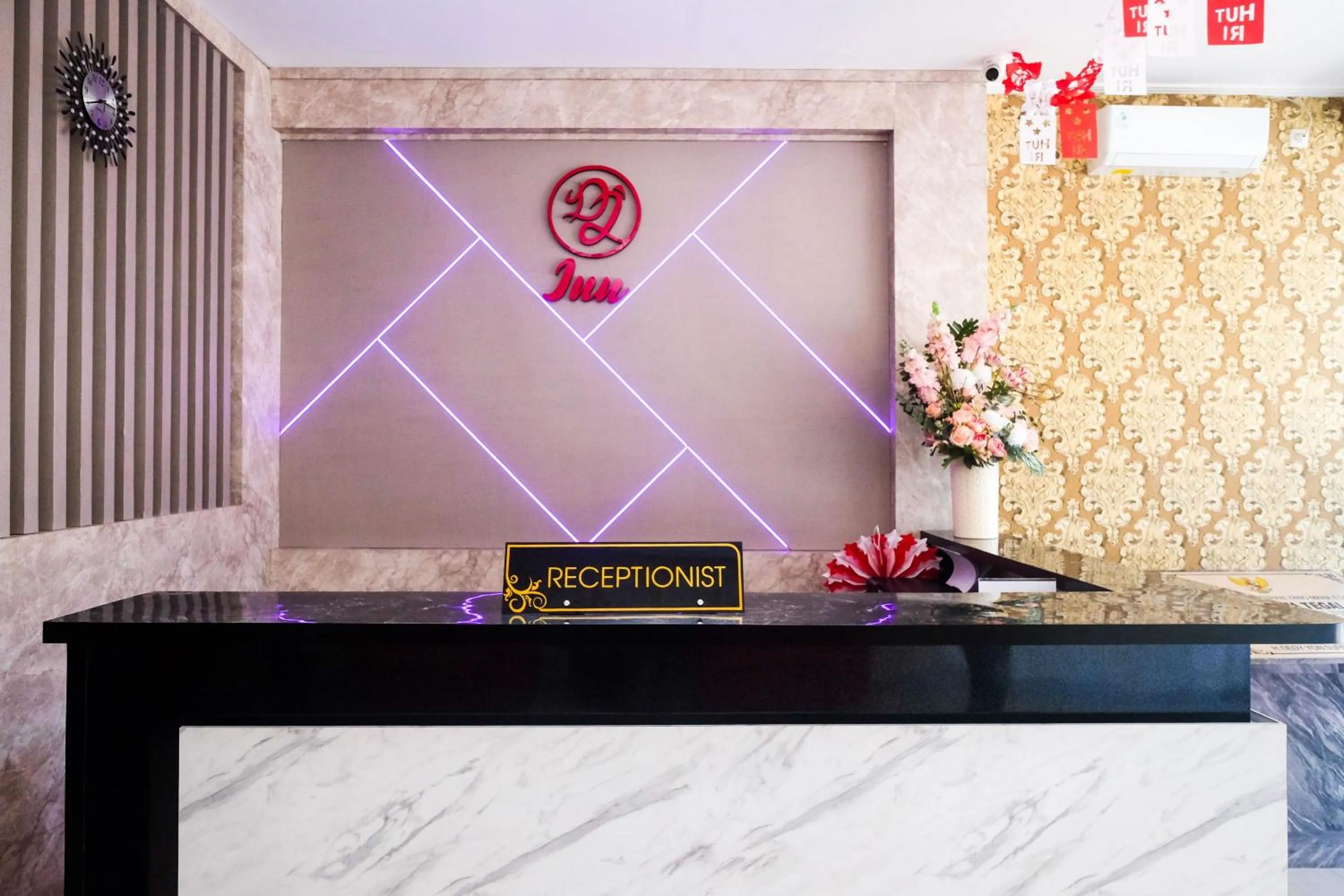 Lobby or reception in Urbanview Hotel DJ Inn Tegal