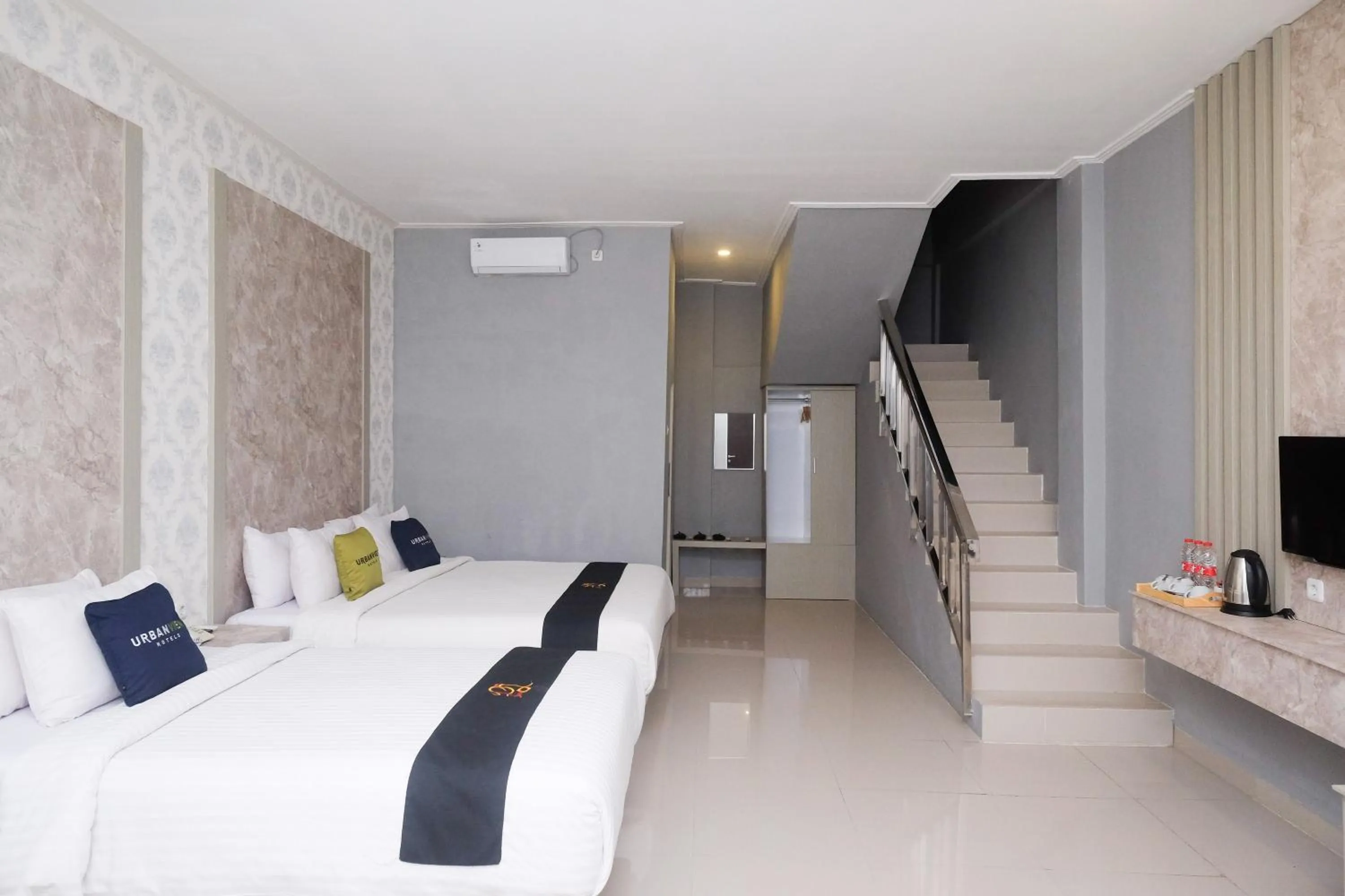 Bed in Urbanview Hotel DJ Inn Tegal