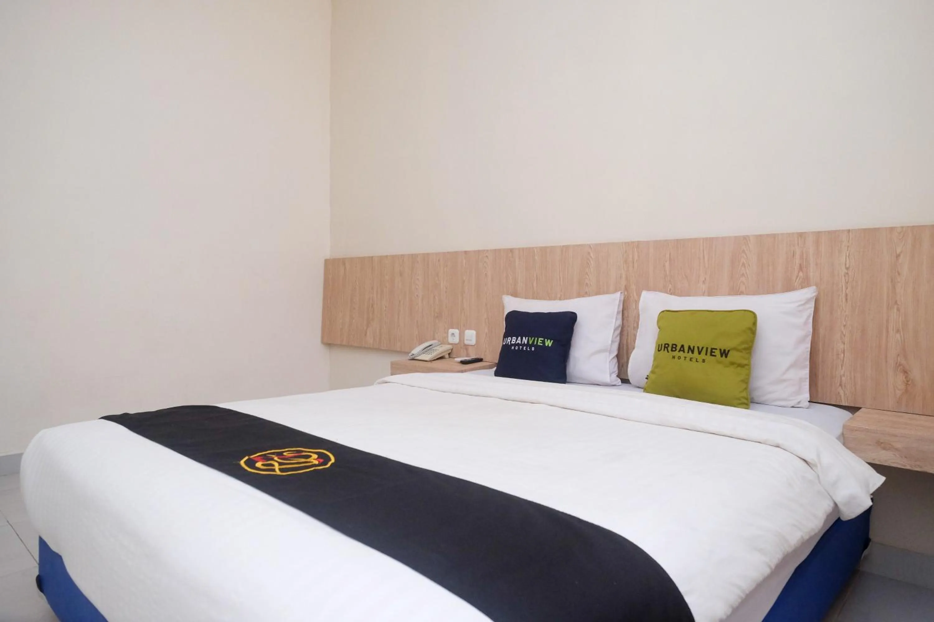 Bed in Urbanview Hotel DJ Inn Tegal