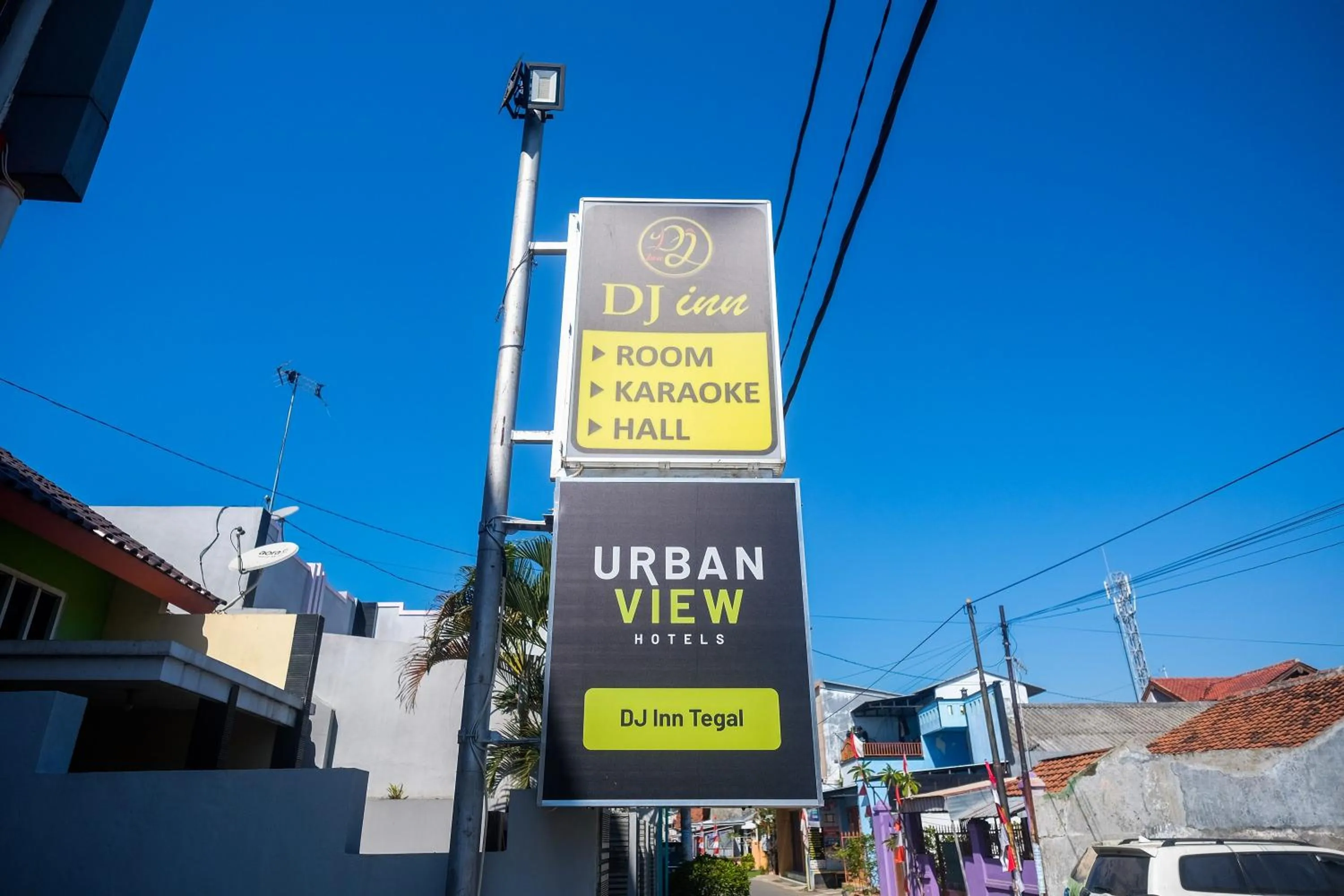 Property building in Urbanview Hotel DJ Inn Tegal