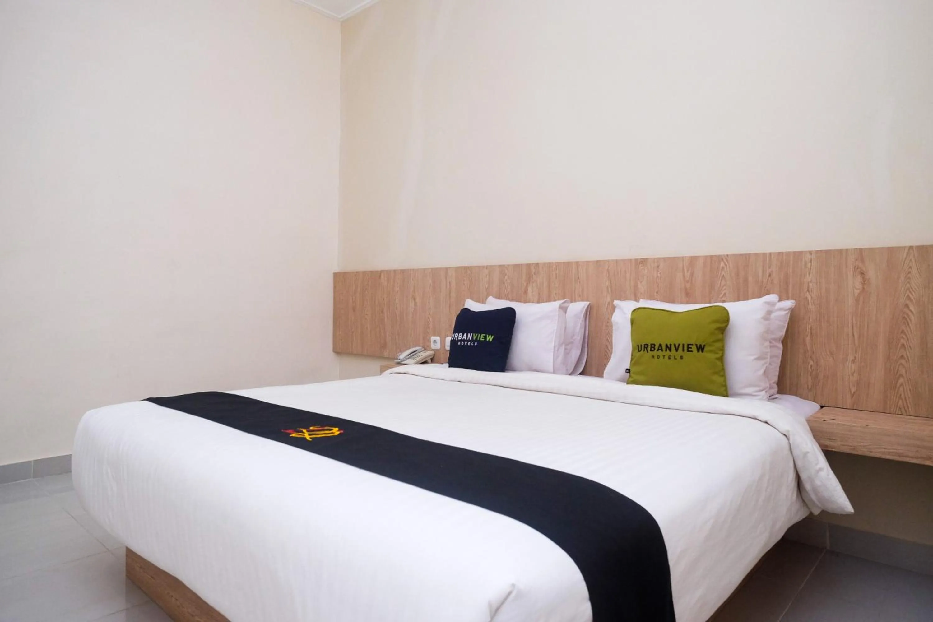 Bed in Urbanview Hotel DJ Inn Tegal