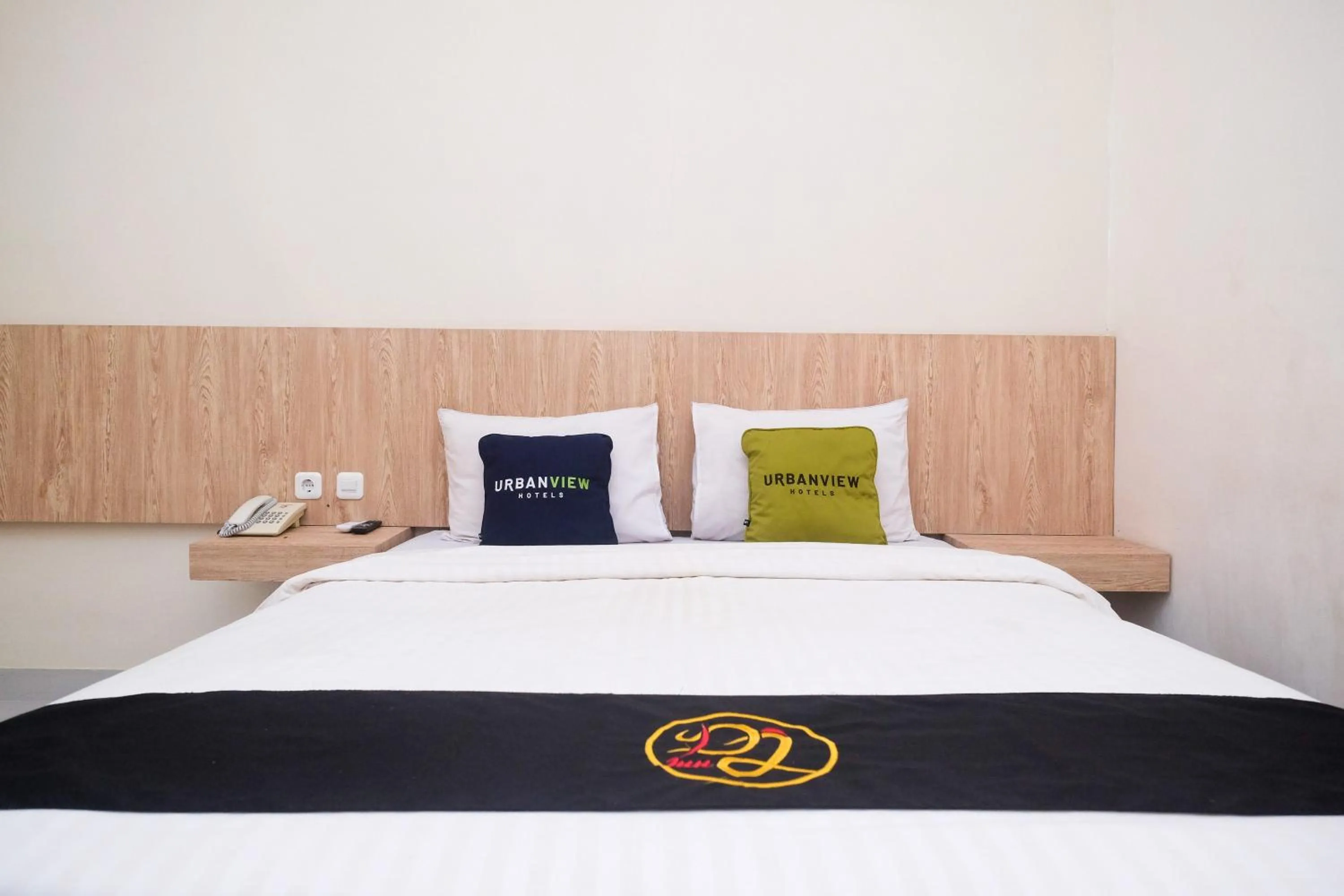 Bed in Urbanview Hotel DJ Inn Tegal