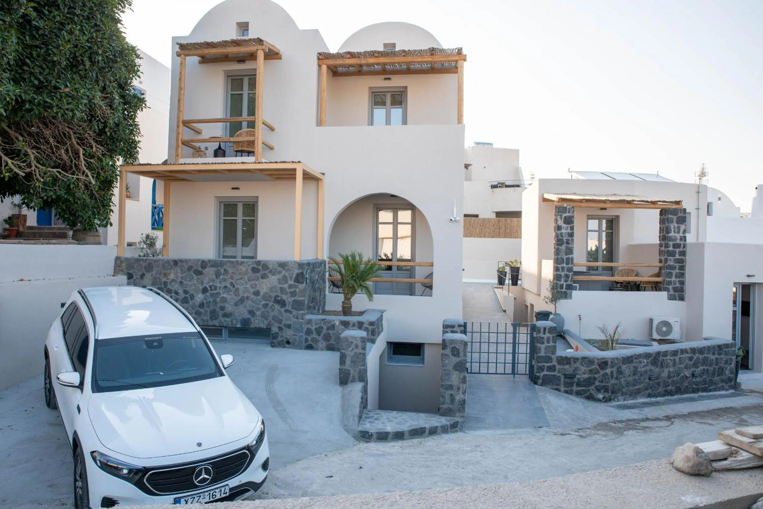 Property building in Aidani Luxurious Rooms