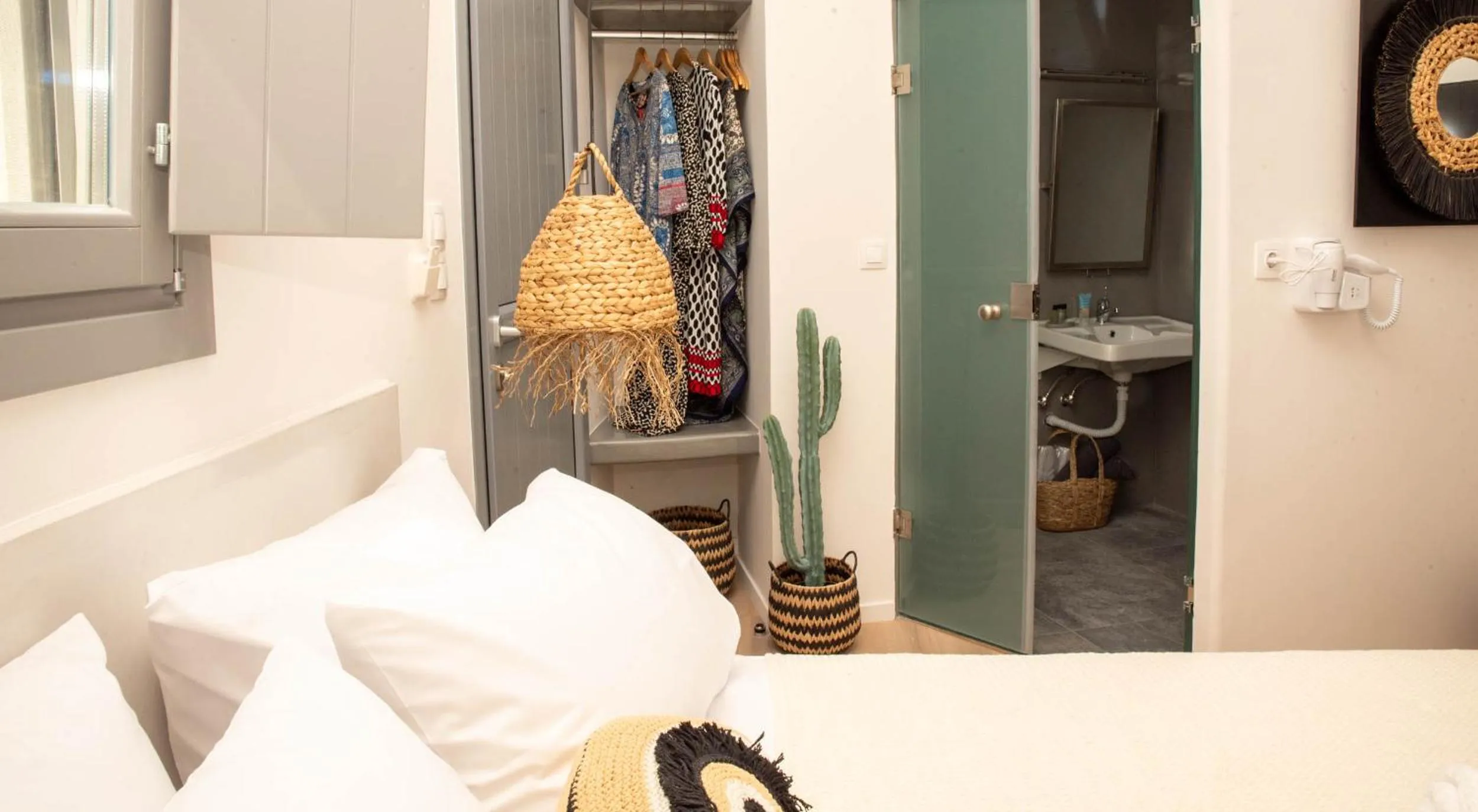 Bedroom, Bed in Aidani Luxurious Rooms