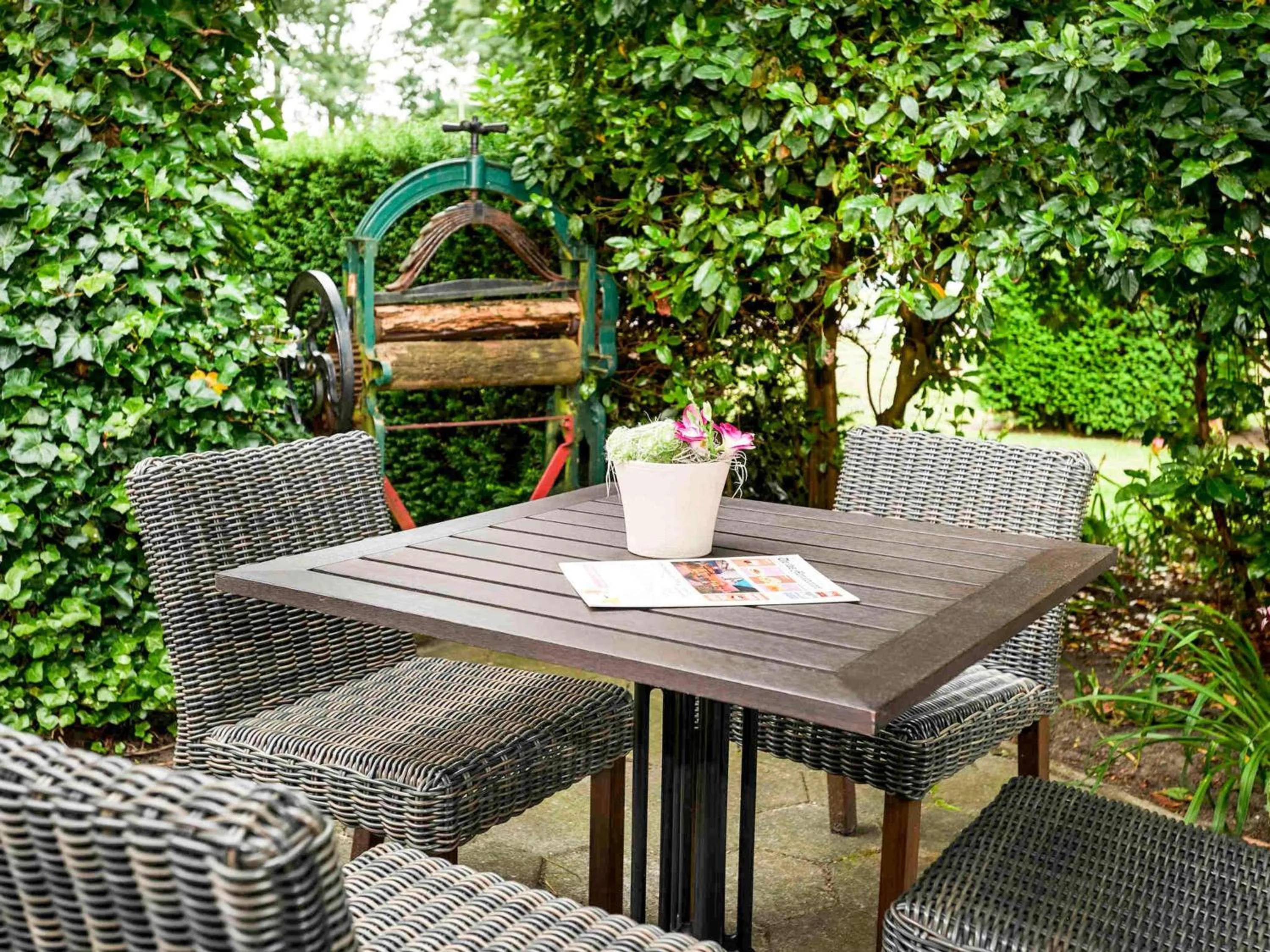 Lounge or bar in ibis Tilburg