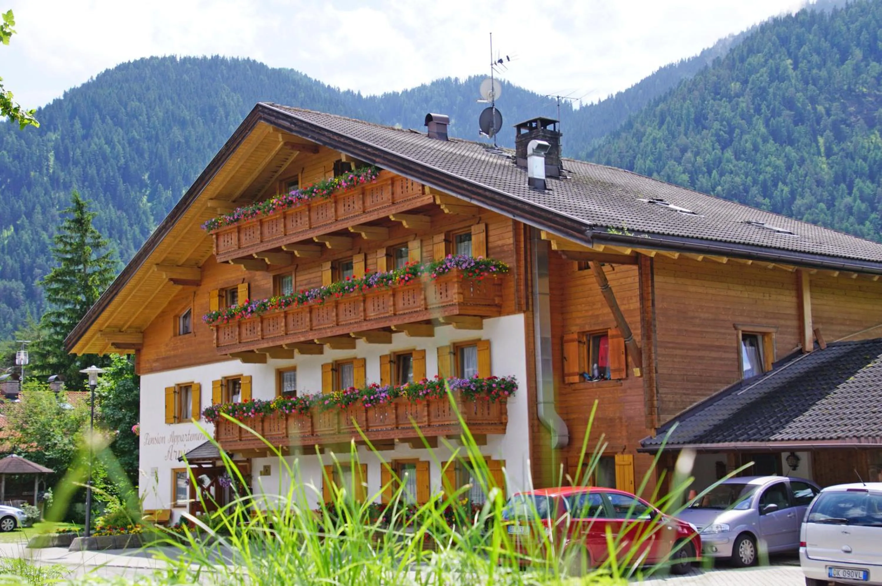 Facade/entrance in Pension Arnica B&B