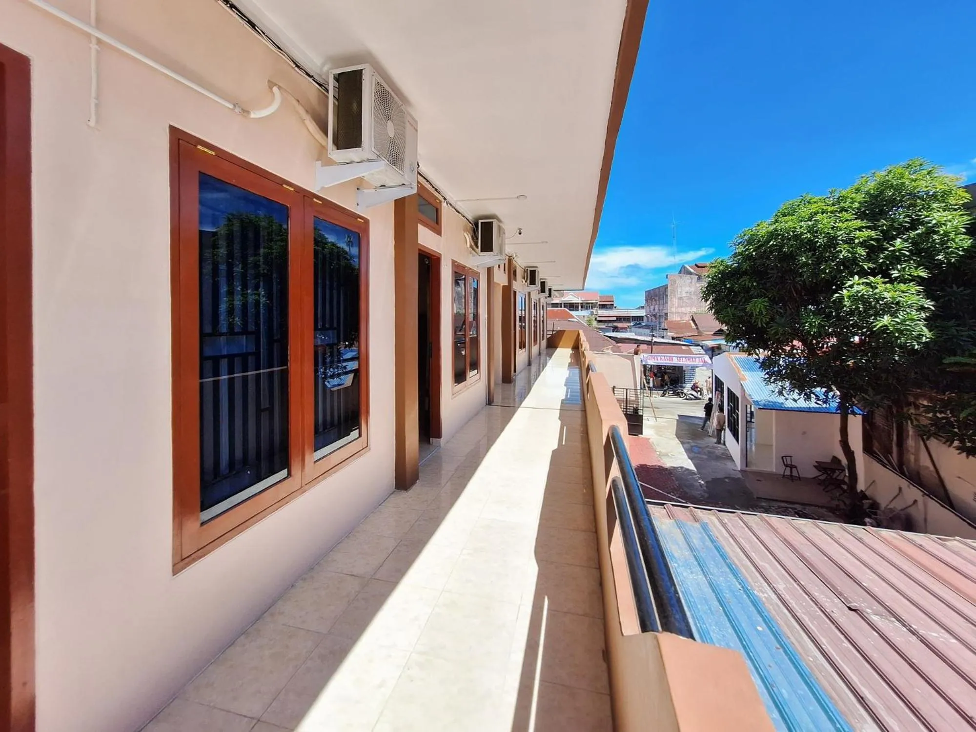 Property building in RedDoorz Syariah near Pasar Raya Padang