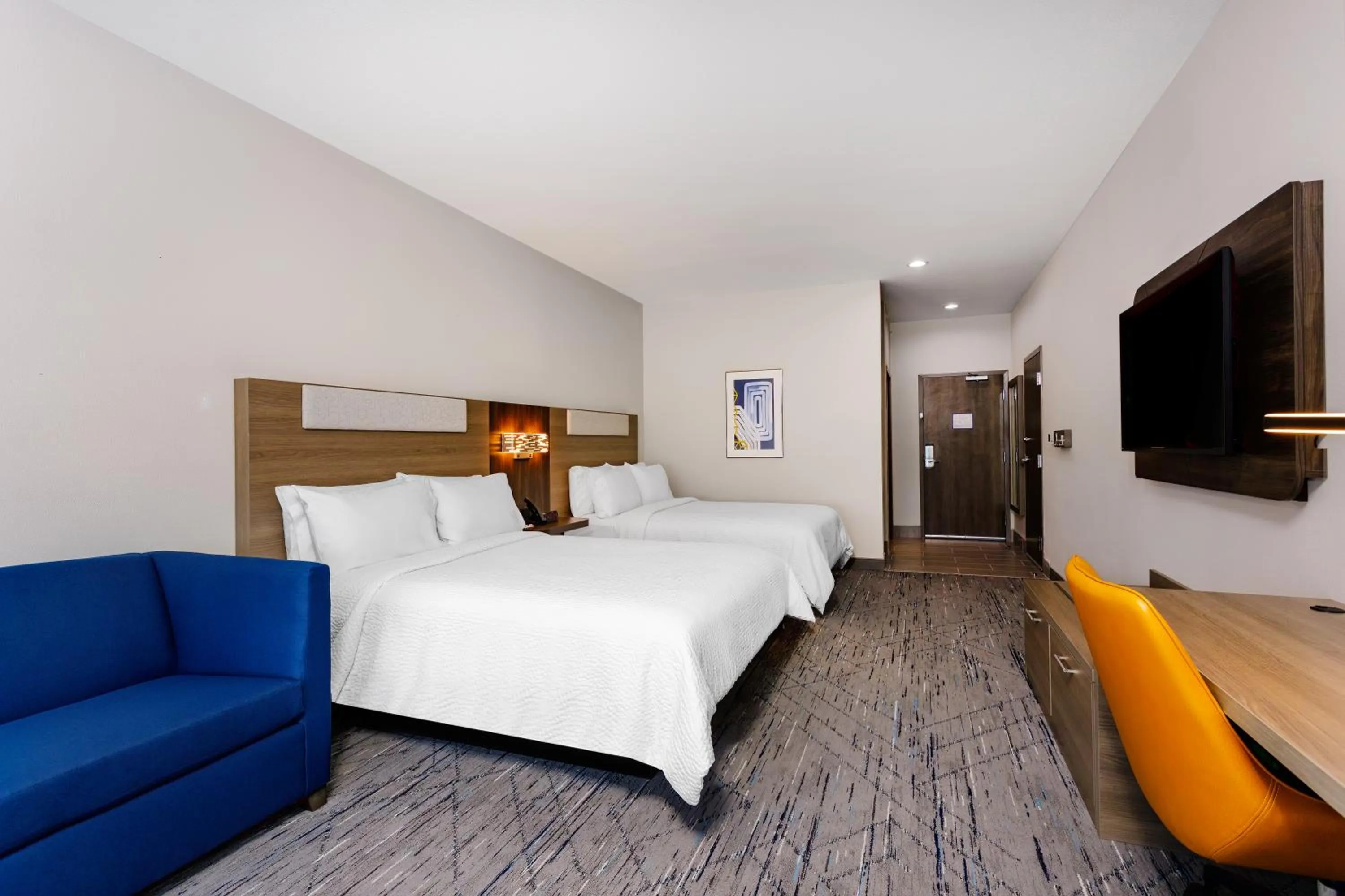 Bed in Holiday Inn Express & Suites Tampa Stadium - Airport Area by IHG