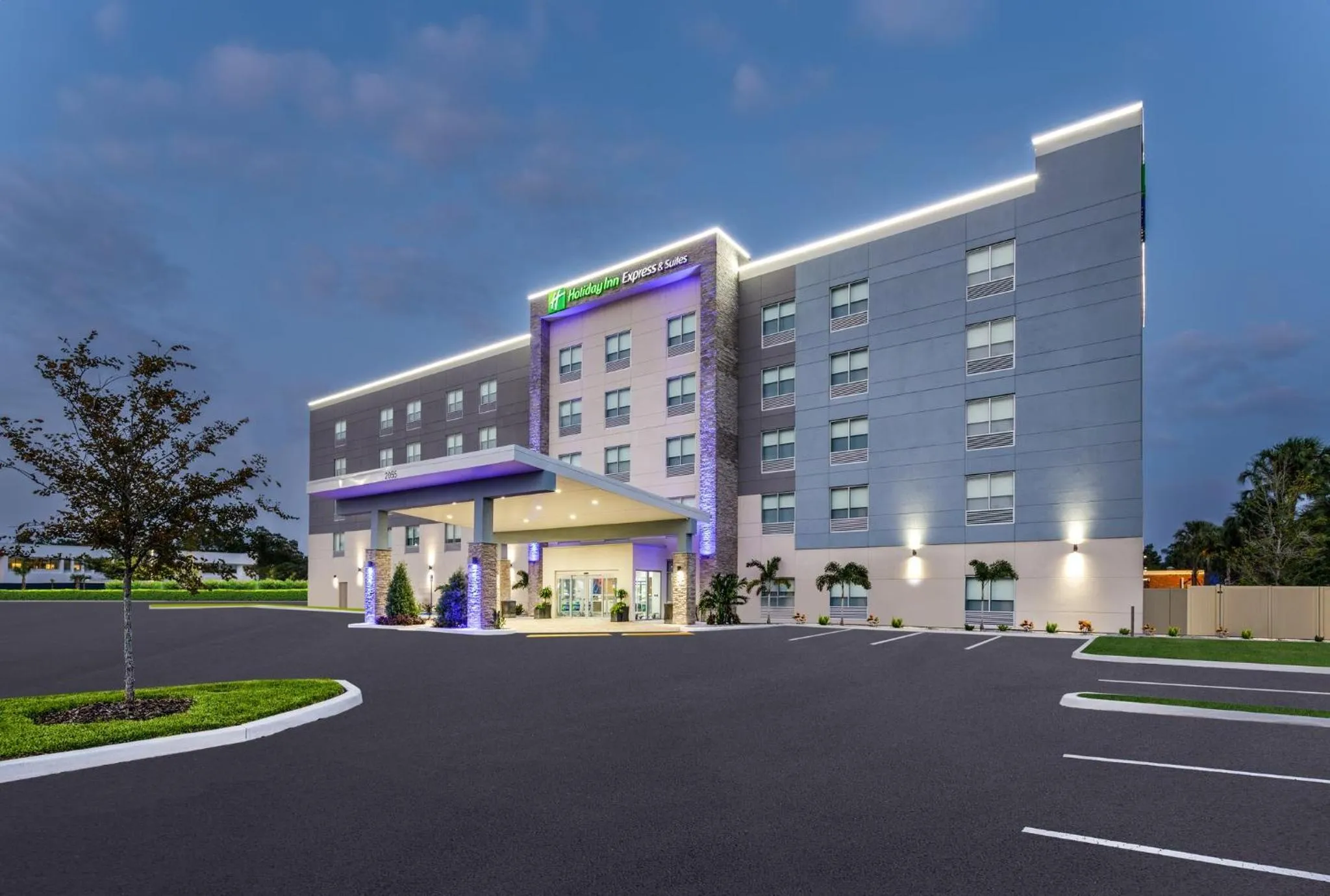 Property building in Holiday Inn Express & Suites Tampa Stadium - Airport Area by IHG